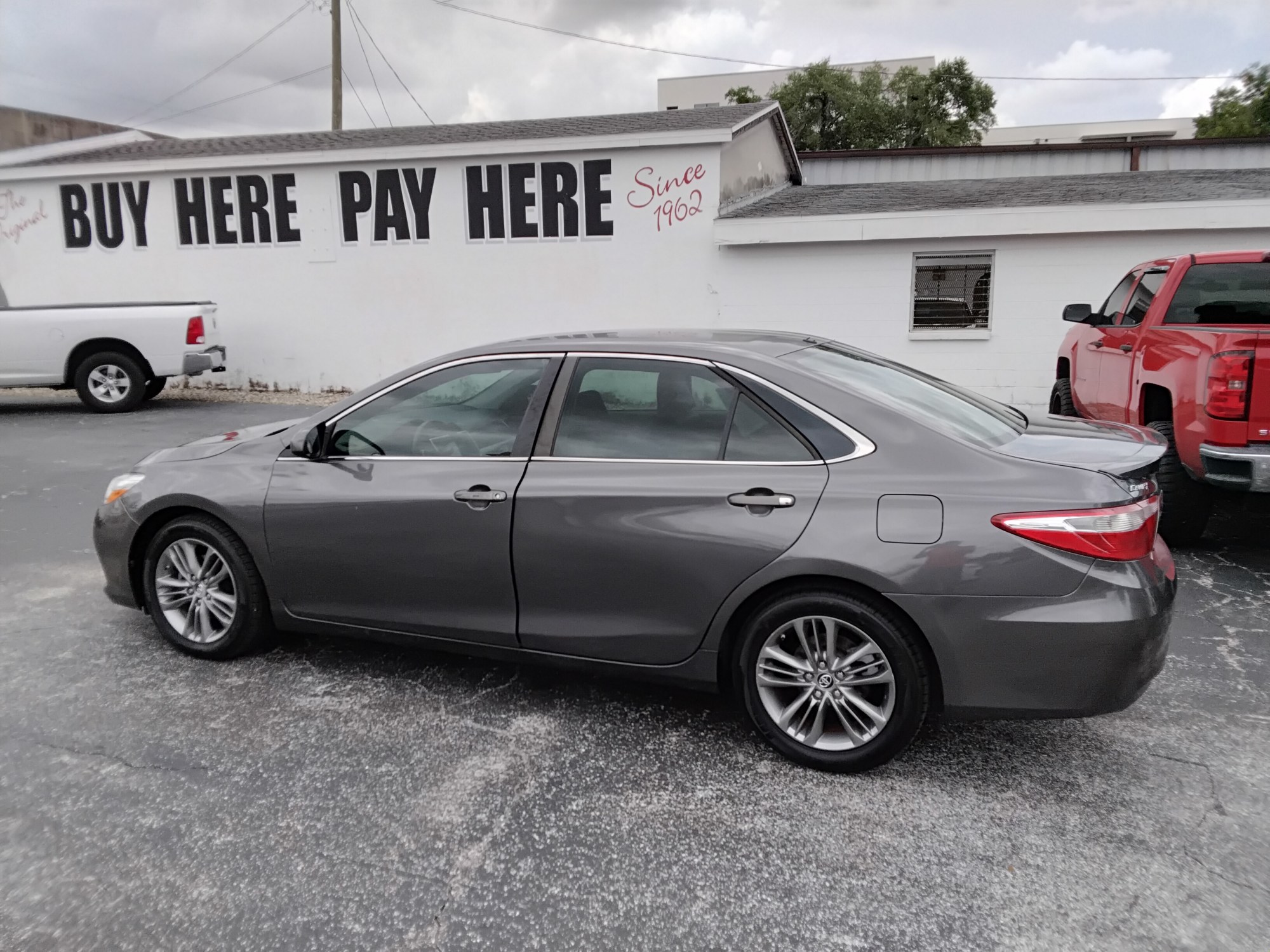photo of 2015 Toyota Camry SE