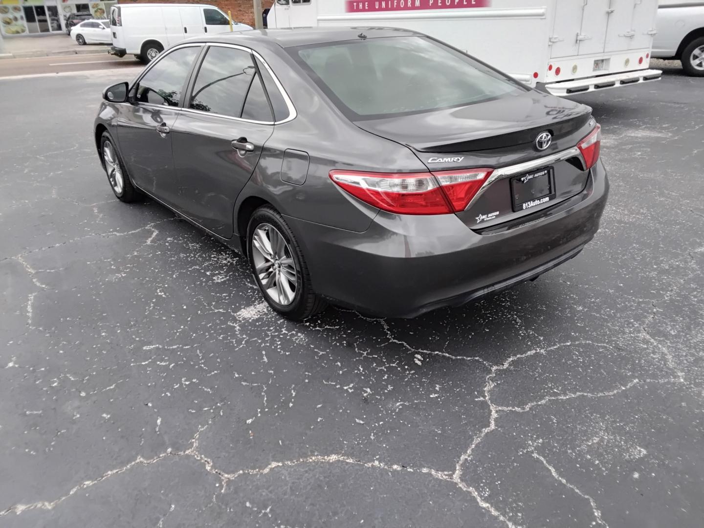 2015 GRAY /GREY Toyota Camry SE (4T1BF1FK4FU) with an 2.5L L4 DOHC 16V engine, 6-Speed Automatic transmission, located at 6112 N Florida Avenue, Tampa, FL, 33604, (888) 521-5131, 27.954929, -82.459534 - $499 DOWN PLUS TAX & TAG.- Photo#5