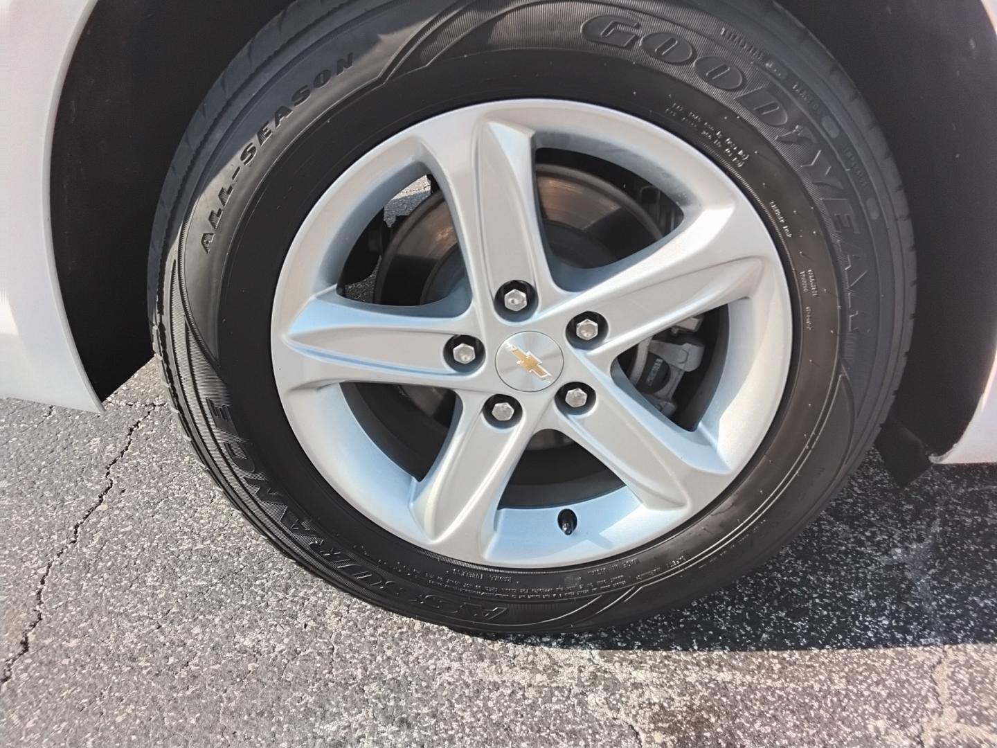 2022 White /GREY Chevrolet Malibu 1FL (1G1ZC5STXNF) with an 1.5L L4 DOHC 16V engine, 6A transmission, located at 6112 N Florida Avenue, Tampa, FL, 33604, (888) 521-5131, 27.954929, -82.459534 - $499 DOWN PLUS TAX & TAG.- Photo#9