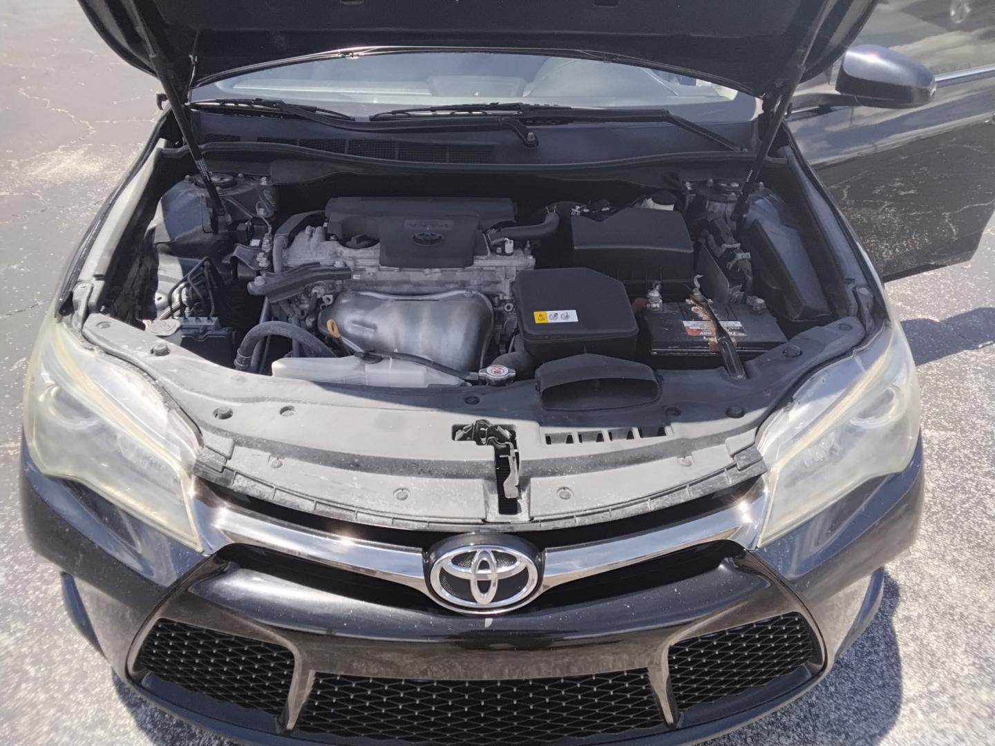 2017 GRAY /BLACK Toyota Camry SE (4T1BF1FK9HU) with an 2.5L L4 DOHC 16V engine, 6A transmission, located at 6112 N Florida Avenue, Tampa, FL, 33604, (888) 521-5131, 27.954929, -82.459534 - $499 OWN PLUS TAX & TAG.- Photo#7