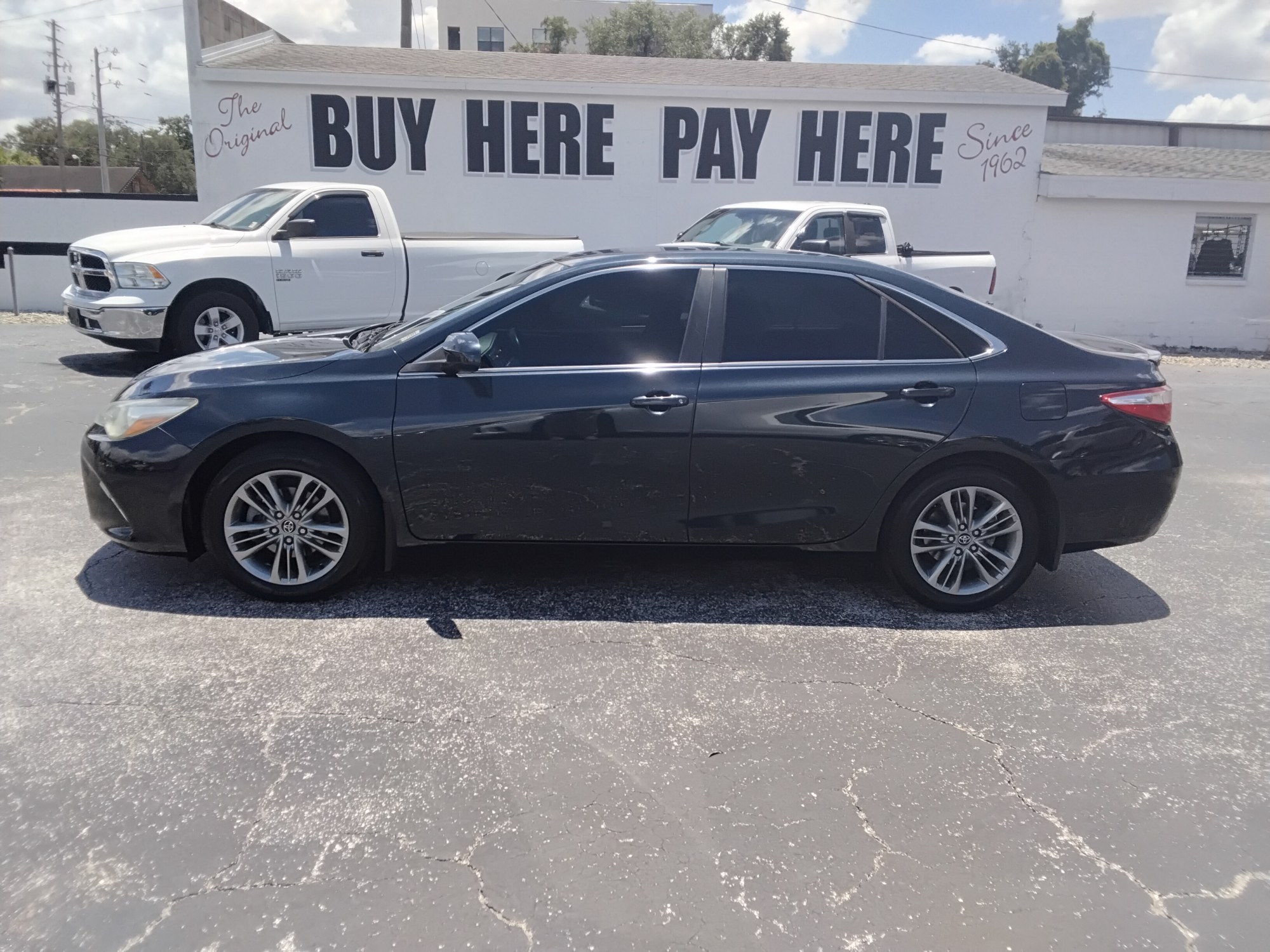 photo of 2017 Toyota Camry SE