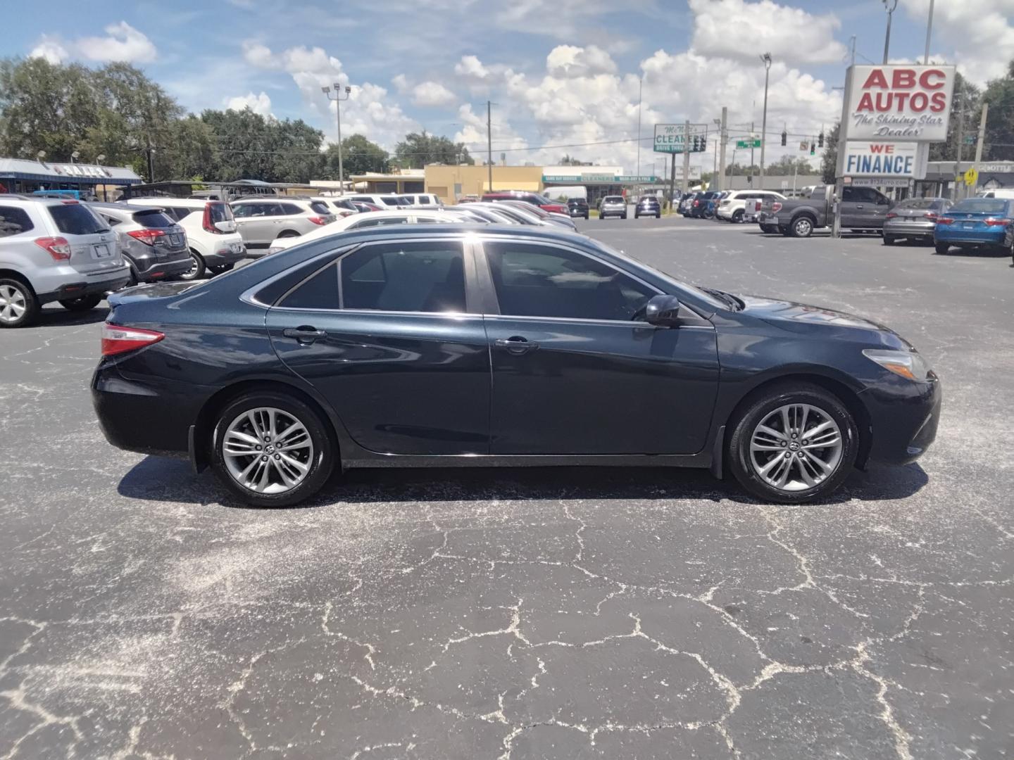 2017 GRAY /BLACK Toyota Camry SE (4T1BF1FK9HU) with an 2.5L L4 DOHC 16V engine, 6A transmission, located at 6112 N Florida Avenue, Tampa, FL, 33604, (888) 521-5131, 27.954929, -82.459534 - $499 OWN PLUS TAX & TAG.- Photo#2