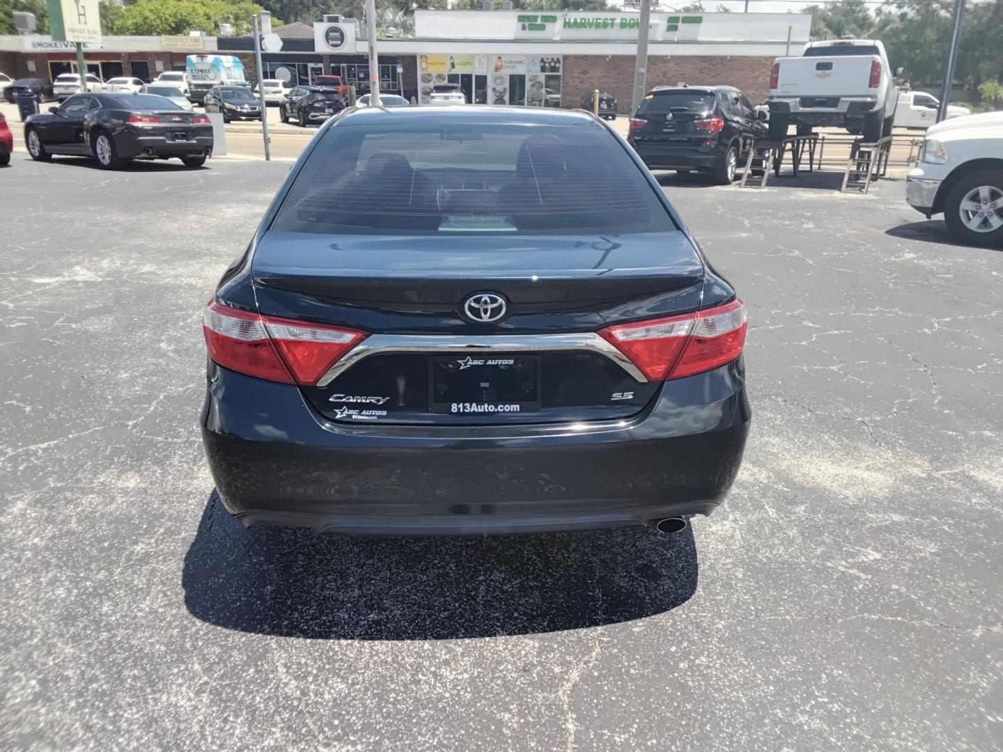 2017 GRAY /BLACK Toyota Camry SE (4T1BF1FK9HU) with an 2.5L L4 DOHC 16V engine, 6A transmission, located at 6112 N Florida Avenue, Tampa, FL, 33604, (888) 521-5131, 27.954929, -82.459534 - $499 OWN PLUS TAX & TAG.- Photo#3
