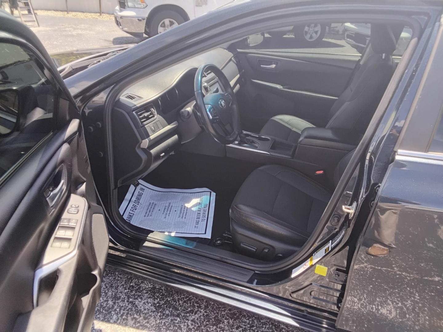 2017 GRAY /BLACK Toyota Camry SE (4T1BF1FK9HU) with an 2.5L L4 DOHC 16V engine, 6A transmission, located at 6112 N Florida Avenue, Tampa, FL, 33604, (888) 521-5131, 27.954929, -82.459534 - $499 OWN PLUS TAX & TAG.- Photo#6