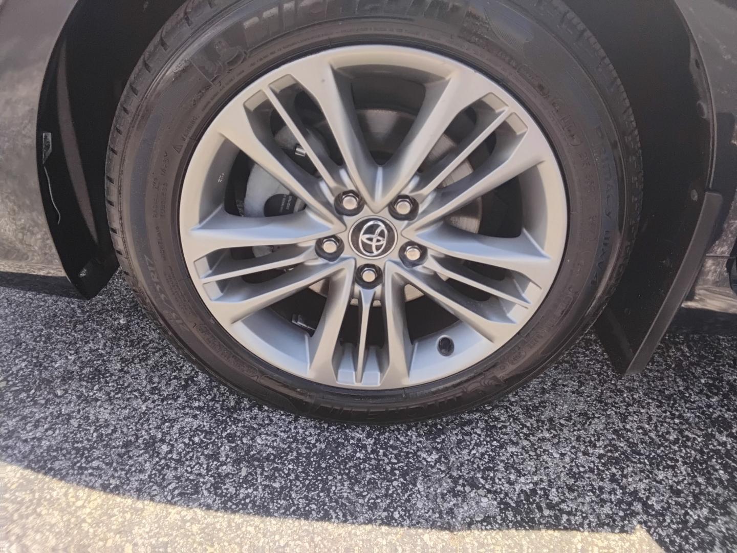2017 GRAY /BLACK Toyota Camry SE (4T1BF1FK9HU) with an 2.5L L4 DOHC 16V engine, 6A transmission, located at 6112 N Florida Avenue, Tampa, FL, 33604, (888) 521-5131, 27.954929, -82.459534 - $499 OWN PLUS TAX & TAG.- Photo#8