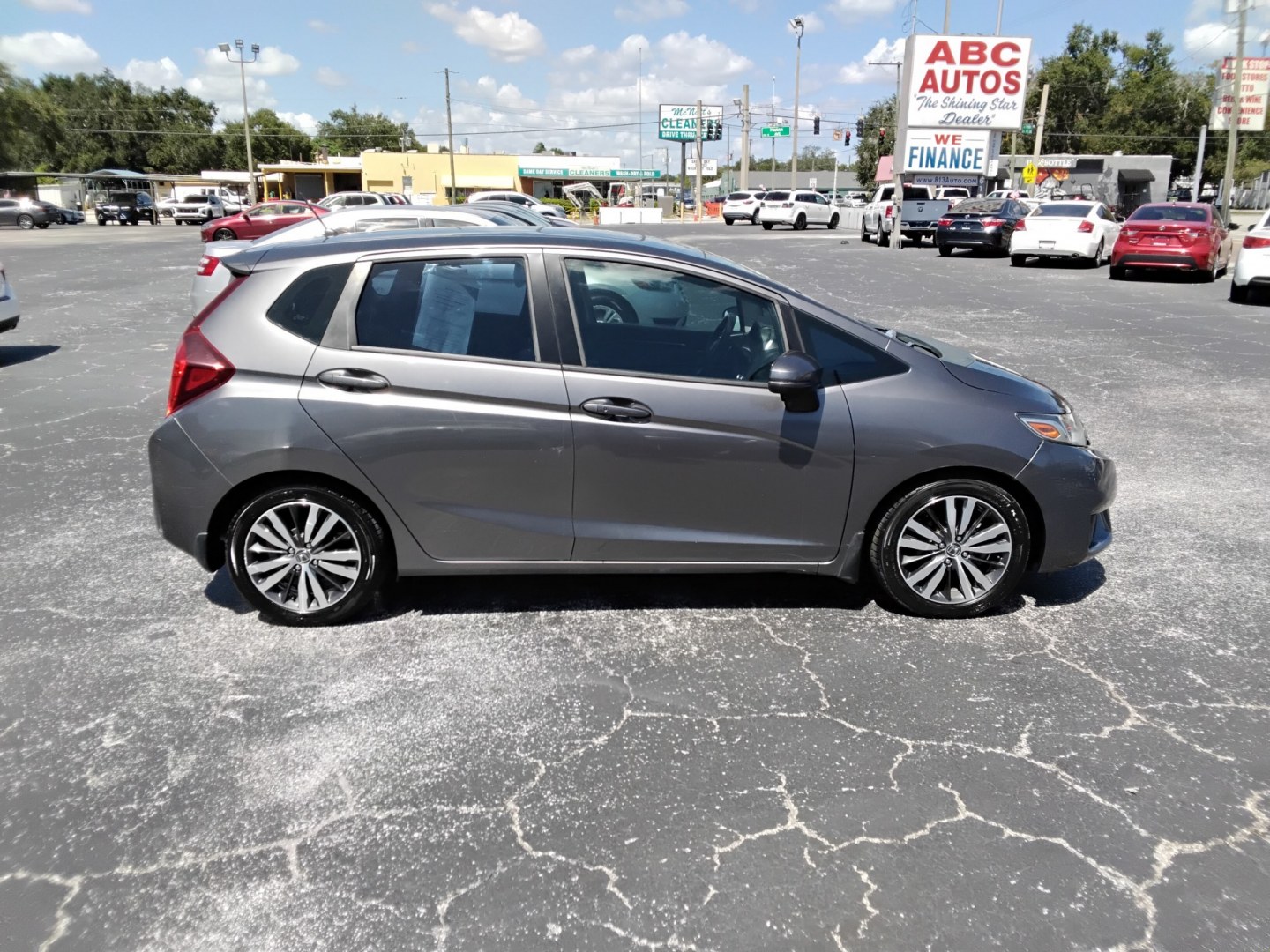2015 SILVER /BLACK Honda Fit EX CVT (3HGGK5H87FM) with an 1.5L L4 SOHC 16V engine, CVT transmission, located at 6112 N Florida Avenue, Tampa, FL, 33604, (888) 521-5131, 27.954929, -82.459534 - $499 down plus tax tag.- Photo#4