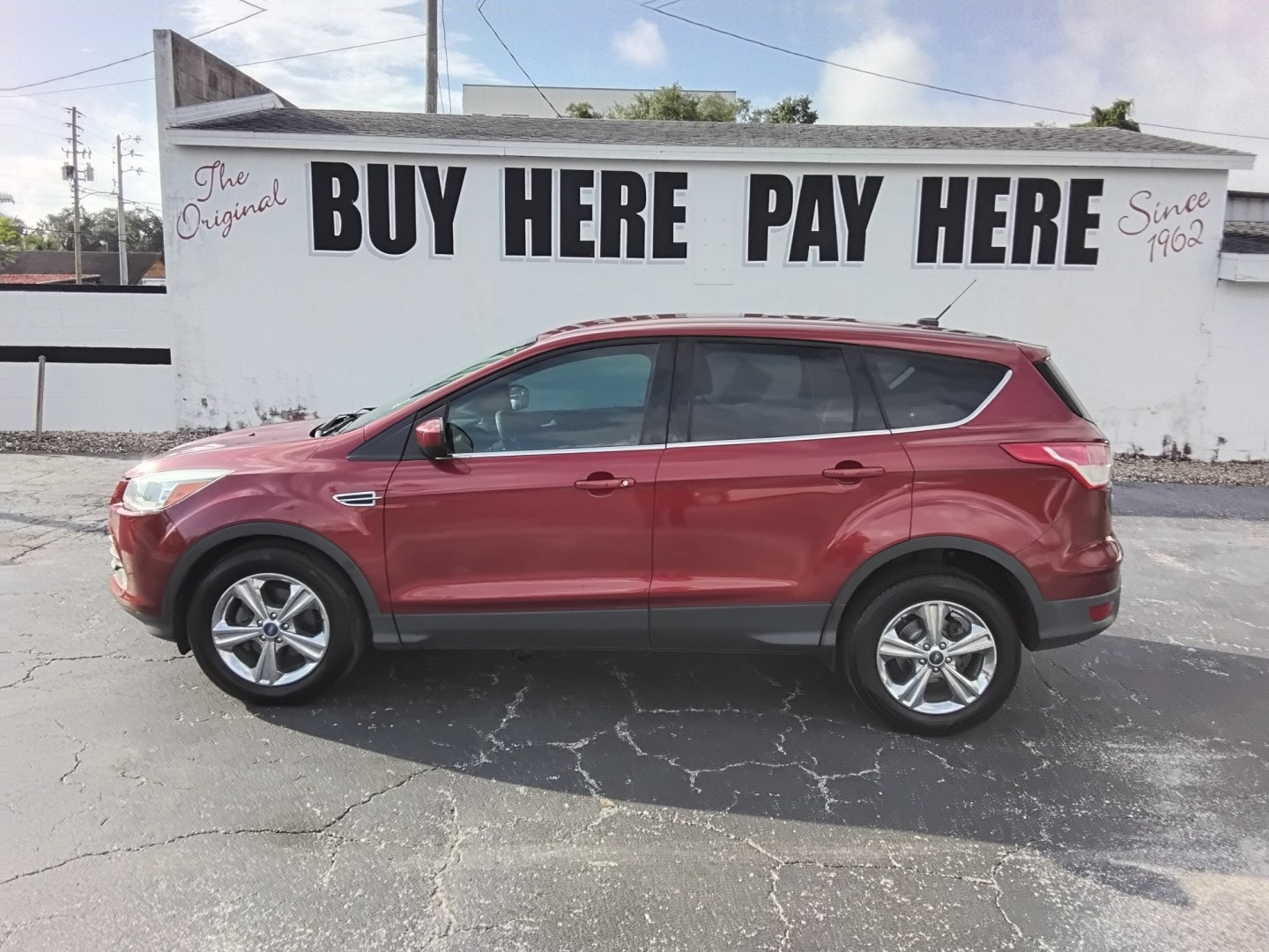 2014 RED /GREY Ford Escape SE FWD (1FMCU0GX2EU) with an 1.6L L4 DOHC 16V engine, 6-Speed Automatic transmission, located at 6112 N Florida Avenue, Tampa, FL, 33604, (888) 521-5131, 27.954929, -82.459534 - $499 down plus tax & tag.- Photo#0