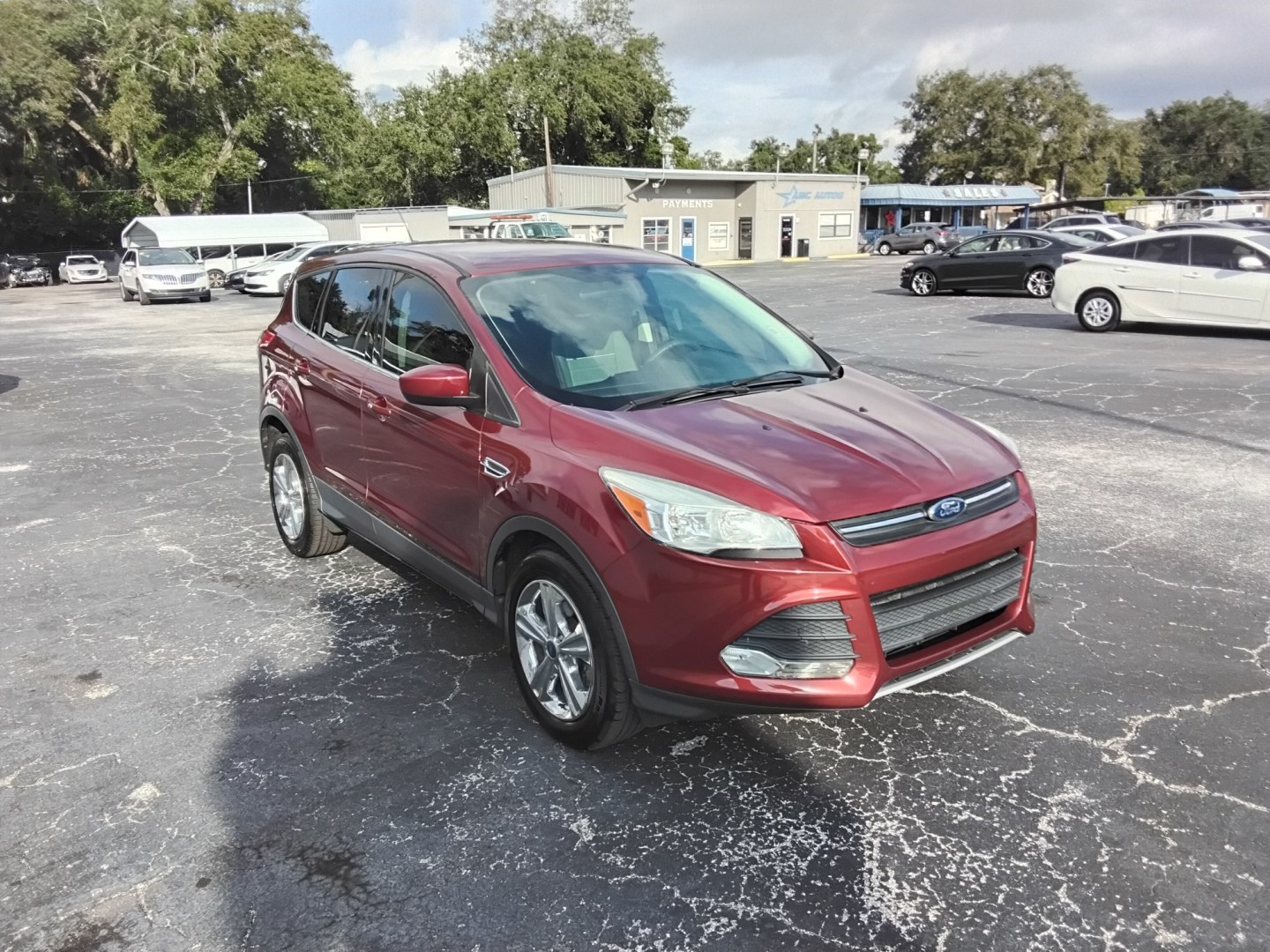 2014 RED /GREY Ford Escape SE FWD (1FMCU0GX2EU) with an 1.6L L4 DOHC 16V engine, 6-Speed Automatic transmission, located at 6112 N Florida Avenue, Tampa, FL, 33604, (888) 521-5131, 27.954929, -82.459534 - $499 down plus tax & tag.- Photo#3