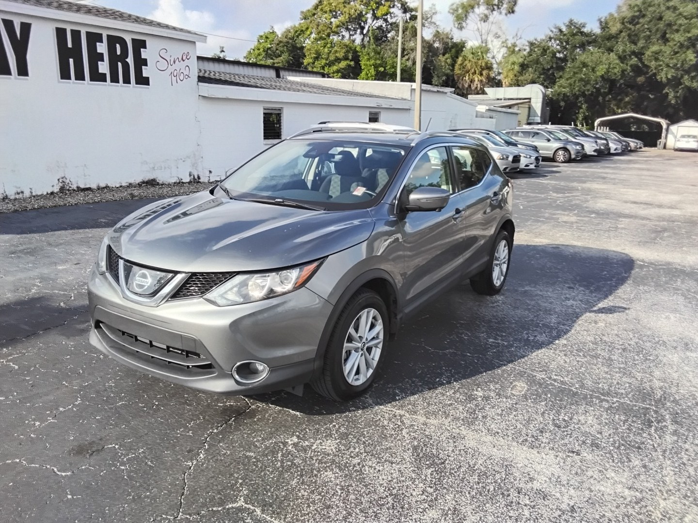 2019 GRAY /BLACK Nissan Rogue Sport SL (JN1BJ1CP6KW) with an 2.0L L4 DOHC 16V engine, CVT transmission, located at 6112 N Florida Avenue, Tampa, FL, 33604, (888) 521-5131, 27.954929, -82.459534 - $499 down plus tax & tag.- Photo#5
