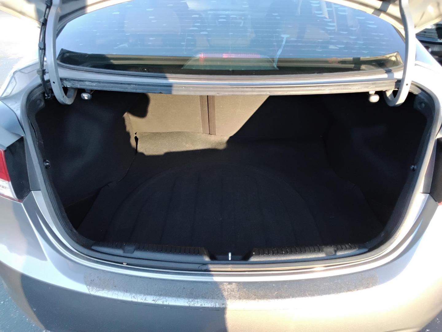 2012 Grey /Beige Hyundai Elantra GLS A/T (KMHDH4AE2CU) with an 1.8L L4 DOHC 16V engine, 6-Speed Automatic transmission, located at 6112 N Florida Avenue, Tampa, FL, 33604, (888) 521-5131, 27.954929, -82.459534 - 499$ down plus tax & tag. - Photo#8