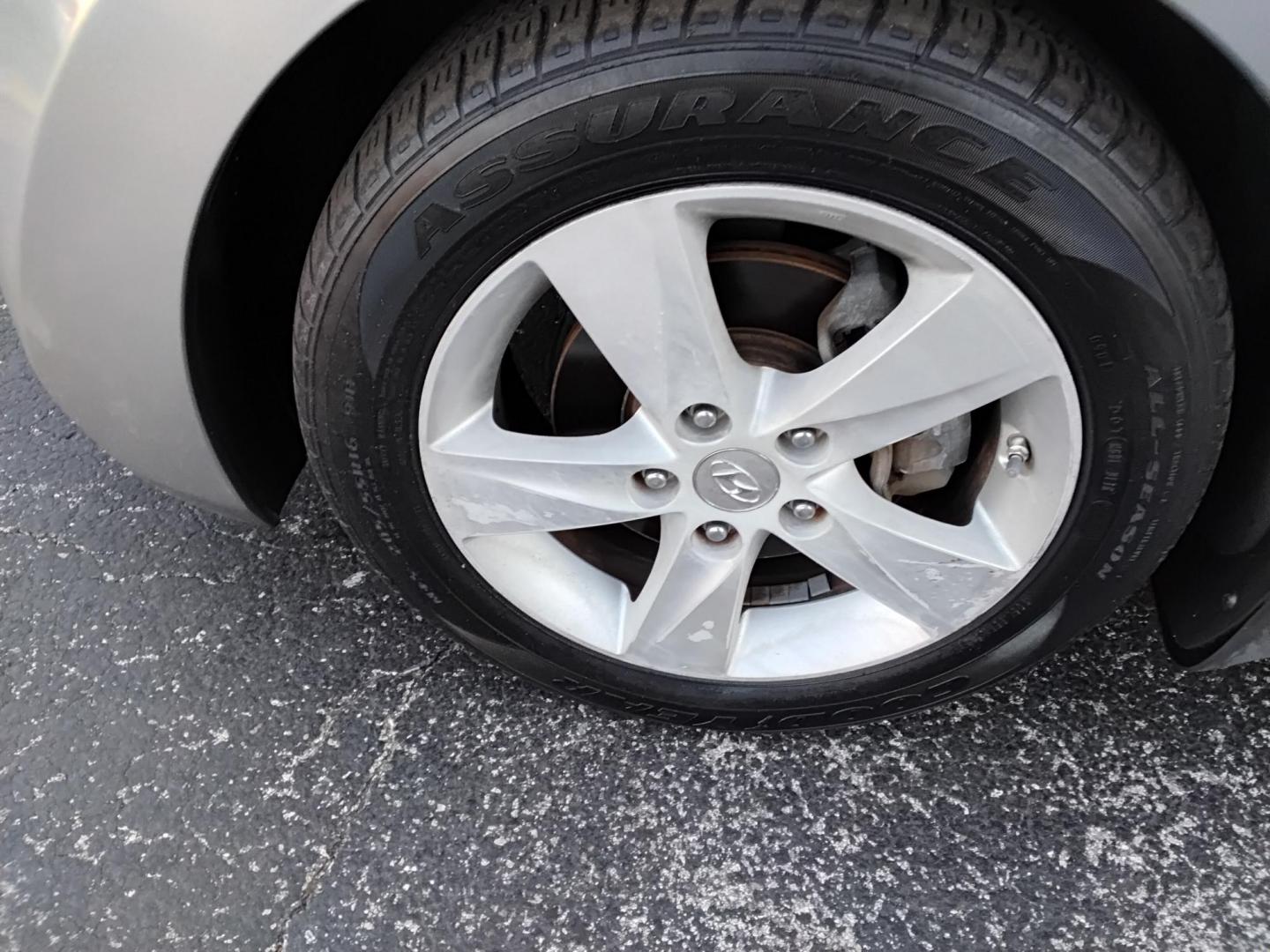 2012 Grey /Beige Hyundai Elantra GLS A/T (KMHDH4AE2CU) with an 1.8L L4 DOHC 16V engine, 6-Speed Automatic transmission, located at 6112 N Florida Avenue, Tampa, FL, 33604, (888) 521-5131, 27.954929, -82.459534 - 499$ down plus tax & tag. - Photo#15