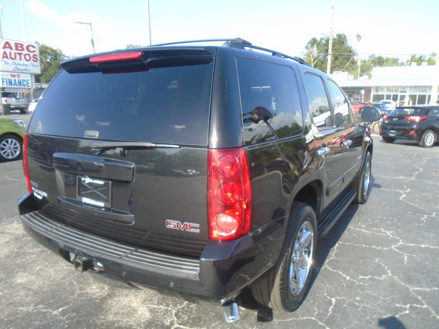 2010 GMC Yukon SLT1 2WD (1GKUCCE09AR) with an 5.3L V8 OHV 16V FFV engine, 4-Speed Automatic transmission, located at 6112 N Florida Avenue, Tampa, FL, 33604, (888) 521-5131, 27.954929, -82.459534 - Photo#5