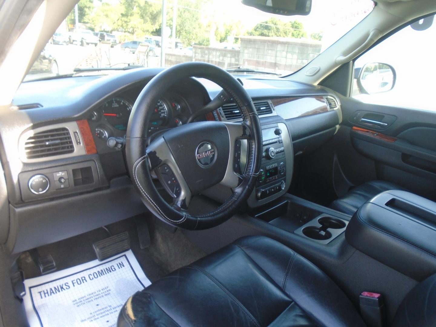 2010 GMC Yukon SLT1 2WD (1GKUCCE09AR) with an 5.3L V8 OHV 16V FFV engine, 4-Speed Automatic transmission, located at 6112 N Florida Avenue, Tampa, FL, 33604, (888) 521-5131, 27.954929, -82.459534 - Photo#8