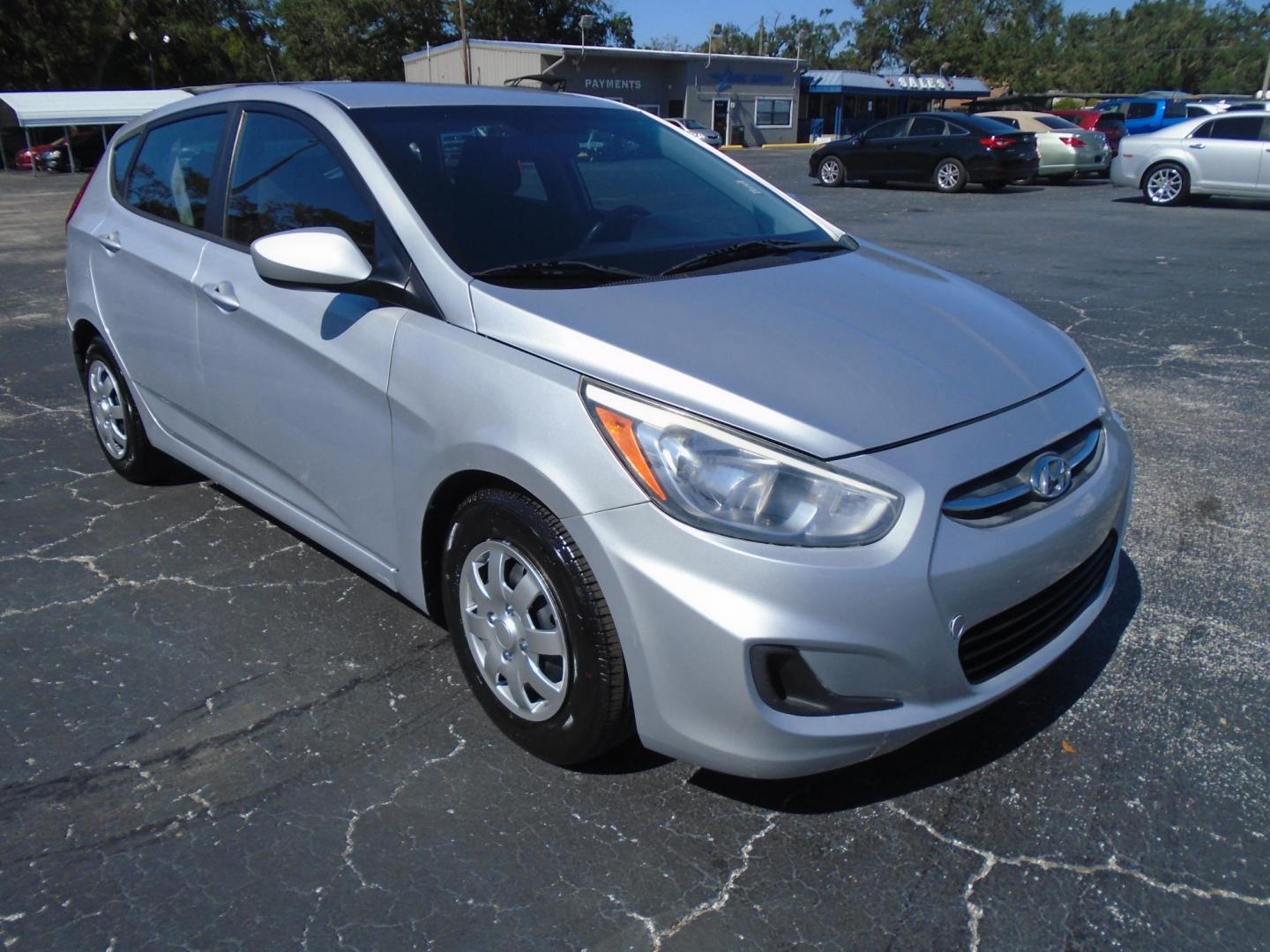 2016 Silver /Grey Hyundai Accent SE 5-Door 6A (KMHCT5AE1GU) with an 4-Cyl, 1.6 Liter engine, Auto, 6-Spd w/Overdrive transmission, located at 6112 N Florida Avenue, Tampa, FL, 33604, (888) 521-5131, 27.954929, -82.459534 - Photo#2