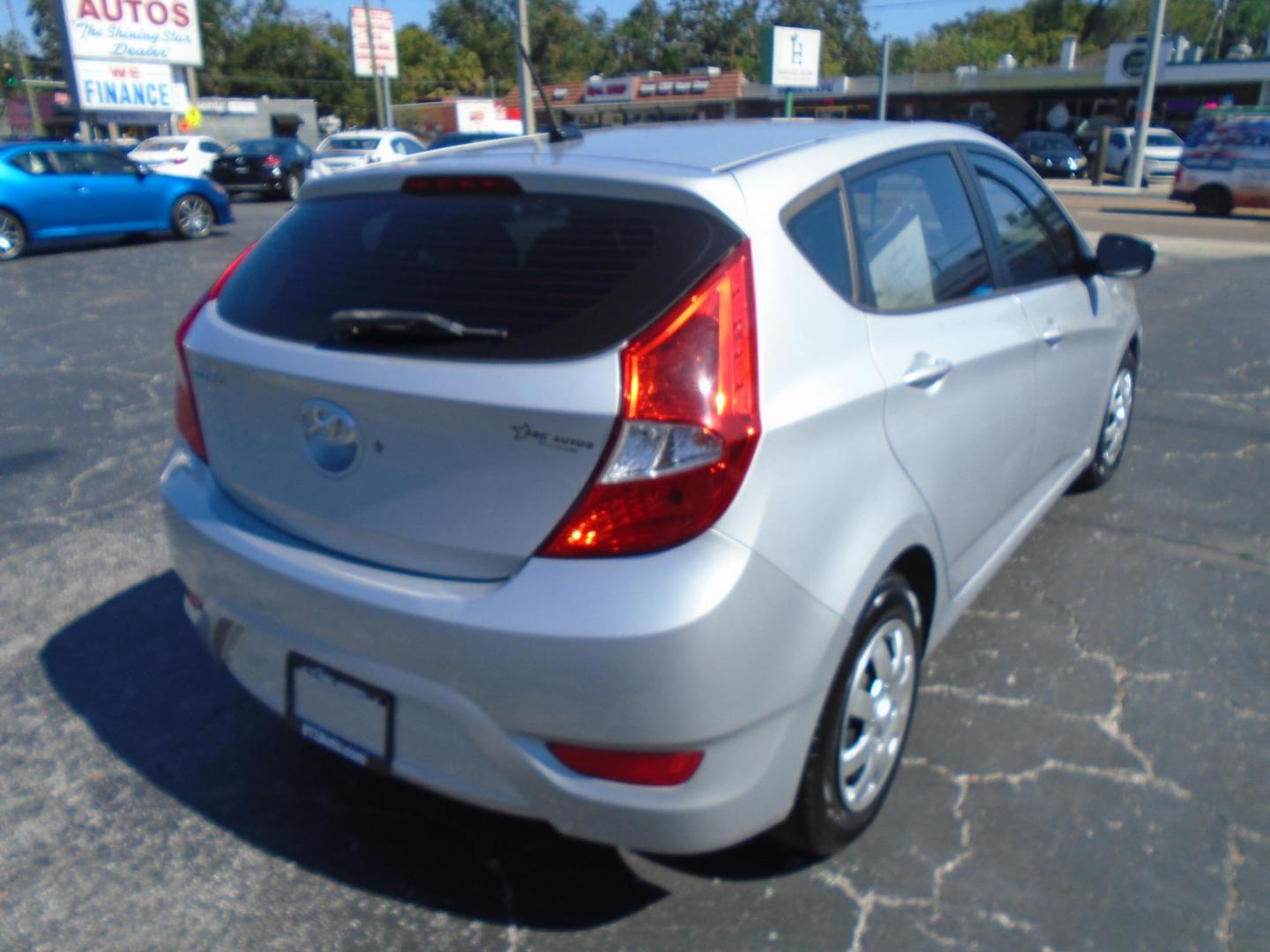 2016 Silver /Grey Hyundai Accent SE 5-Door 6A (KMHCT5AE1GU) with an 4-Cyl, 1.6 Liter engine, Auto, 6-Spd w/Overdrive transmission, located at 6112 N Florida Avenue, Tampa, FL, 33604, (888) 521-5131, 27.954929, -82.459534 - Photo#3