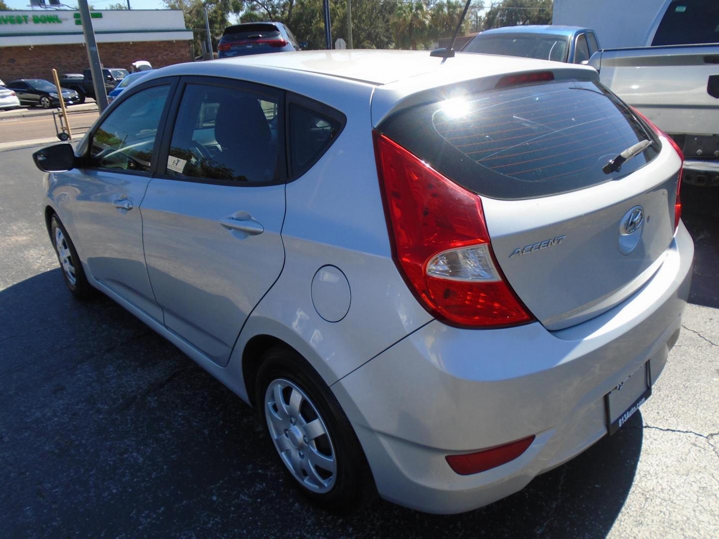 2016 Silver /Grey Hyundai Accent SE 5-Door 6A (KMHCT5AE1GU) with an 4-Cyl, 1.6 Liter engine, Auto, 6-Spd w/Overdrive transmission, located at 6112 N Florida Avenue, Tampa, FL, 33604, (888) 521-5131, 27.954929, -82.459534 - Photo#5