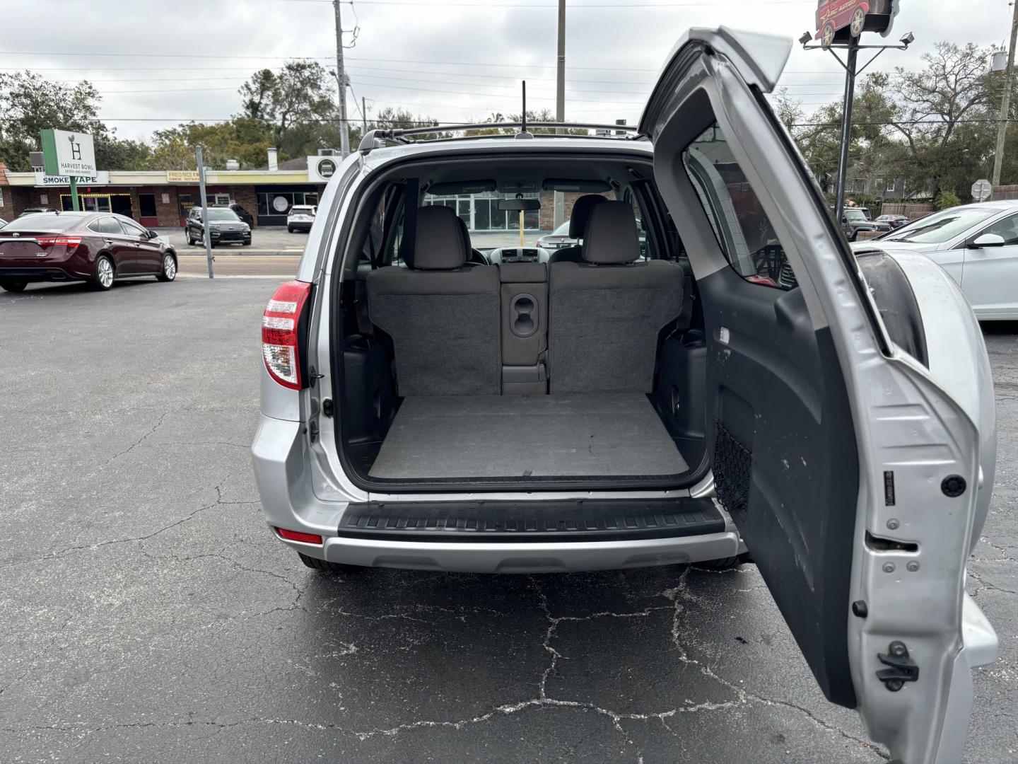 2011 Silver /Grey Toyota RAV4 Base I4 2WD (2T3ZF4DV8BW) with an 2.4L L4 DOHC 16V engine, 4-Speed Automatic transmission, located at 6112 N Florida Avenue, Tampa, FL, 33604, (888) 521-5131, 27.954929, -82.459534 - Photo#4