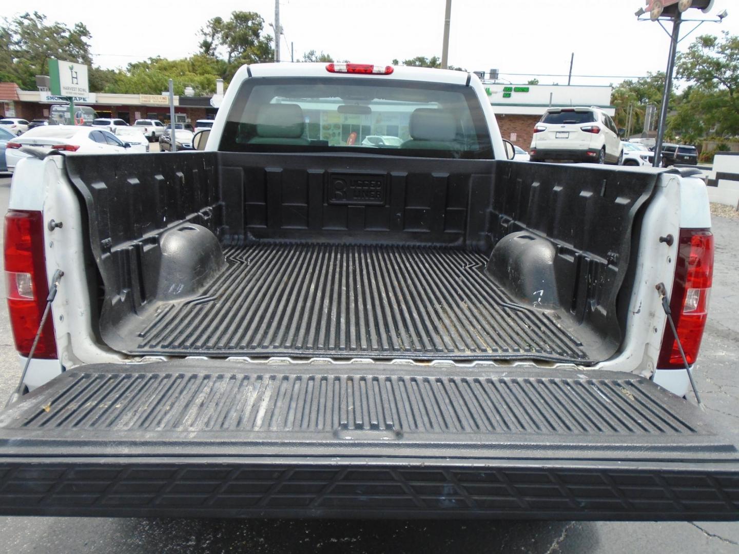 2010 White /Grey Chevrolet Silverado 1500 Regular Cab Work Truck 2WD (1GCPCPEX1AZ) with an V8, Flex Fuel, 4.8 Liter engine, Automatic, 4-Spd w/Overdrive transmission, located at 6112 N Florida Avenue, Tampa, FL, 33604, (888) 521-5131, 27.954929, -82.459534 - 499 DOWN PLUS TAX & TAG. - Photo#7
