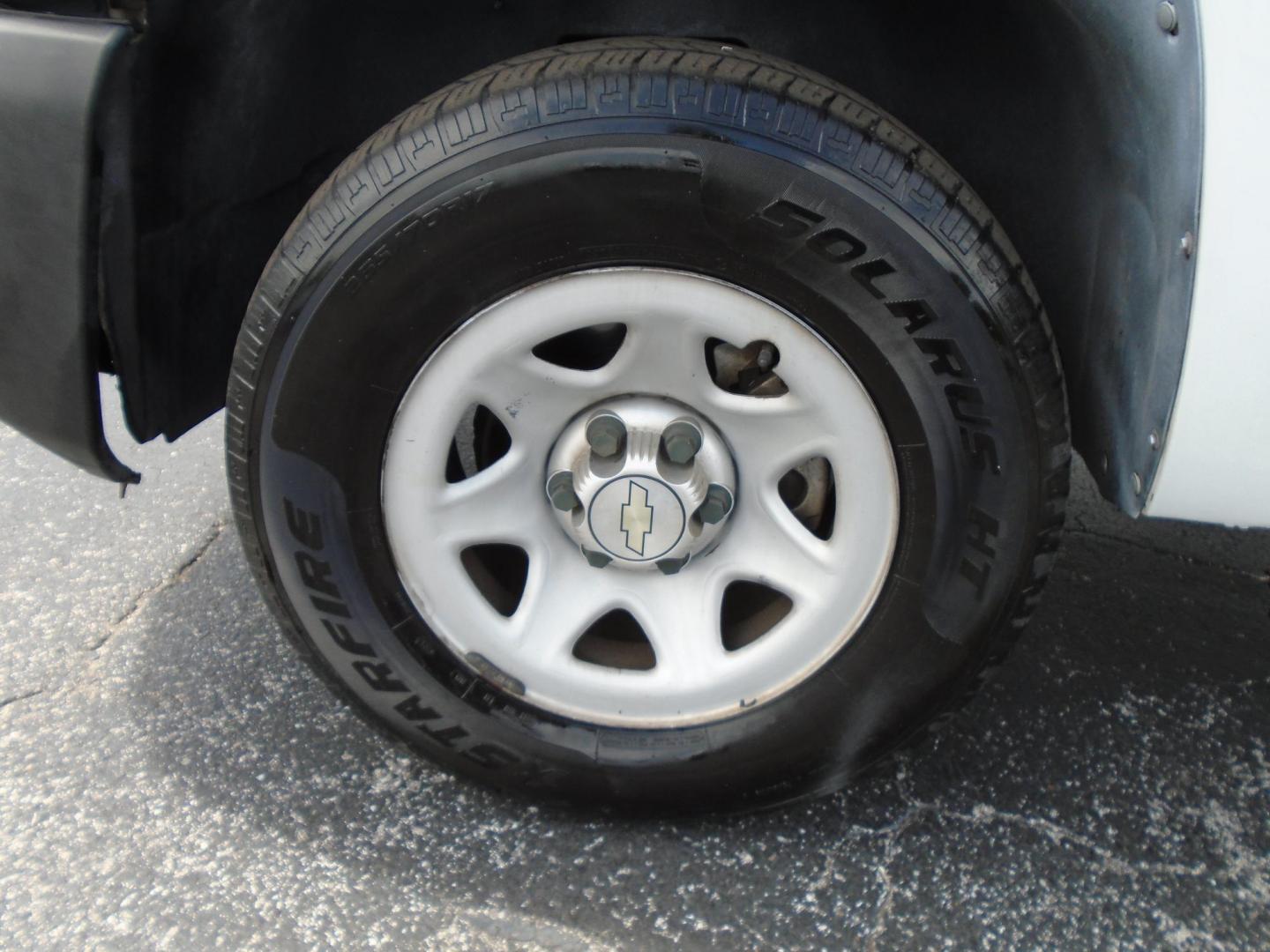 2010 White /Grey Chevrolet Silverado 1500 Regular Cab Work Truck 2WD (1GCPCPEX1AZ) with an V8, Flex Fuel, 4.8 Liter engine, Automatic, 4-Spd w/Overdrive transmission, located at 6112 N Florida Avenue, Tampa, FL, 33604, (888) 521-5131, 27.954929, -82.459534 - 499 DOWN PLUS TAX & TAG. - Photo#13
