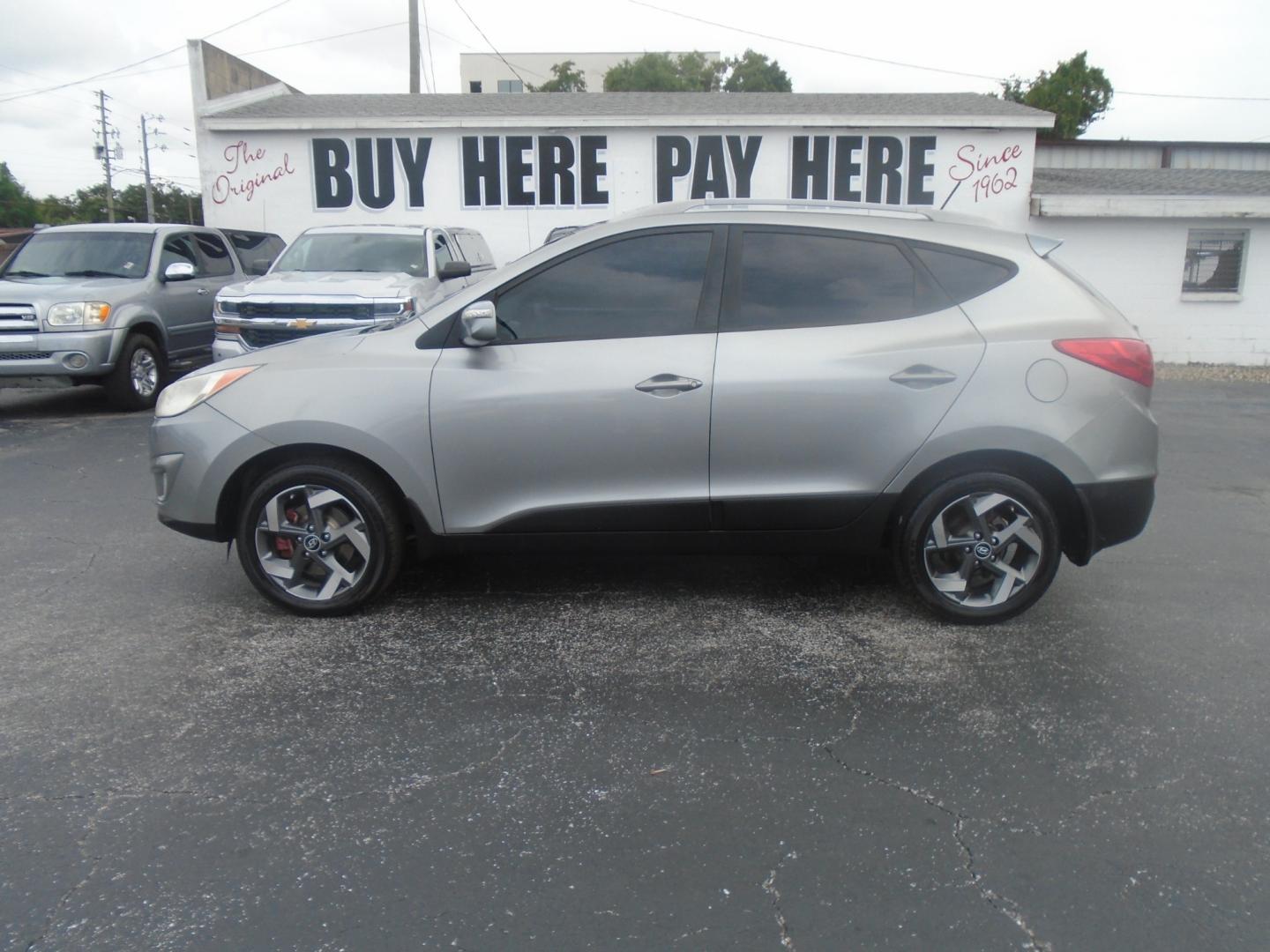 2013 SILVER /Black HYUNDAI TUCSON Limited 2WD (KM8JU3AC4DU) with an L4 2.4L engine, located at 6112 N Florida Avenue, Tampa, FL, 33604, (888) 521-5131, 27.954929, -82.459534 - Photo#0