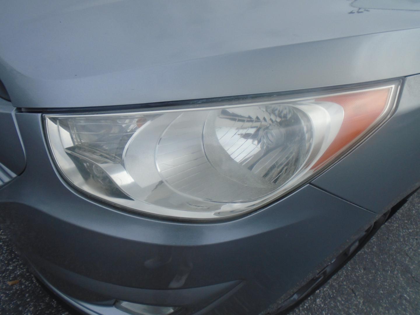 2013 SILVER /Black HYUNDAI TUCSON Limited 2WD (KM8JU3AC4DU) with an L4 2.4L engine, located at 6112 N Florida Avenue, Tampa, FL, 33604, (888) 521-5131, 27.954929, -82.459534 - Photo#4