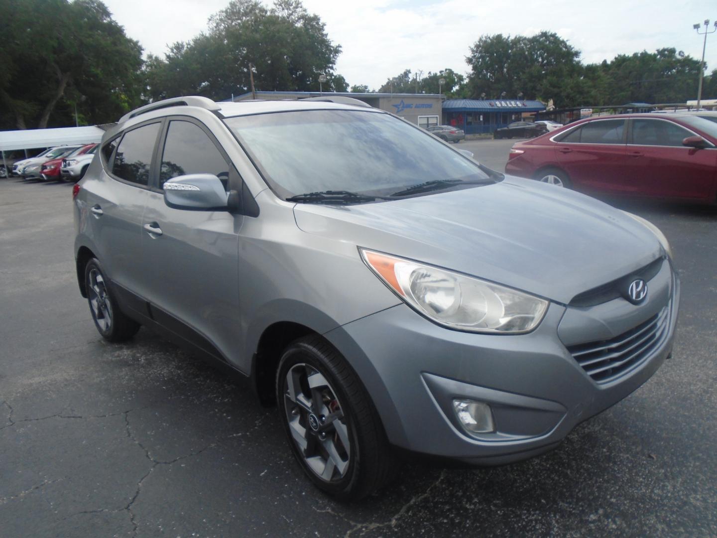 2013 SILVER /Black HYUNDAI TUCSON Limited 2WD (KM8JU3AC4DU) with an L4 2.4L engine, located at 6112 N Florida Avenue, Tampa, FL, 33604, (888) 521-5131, 27.954929, -82.459534 - Photo#7