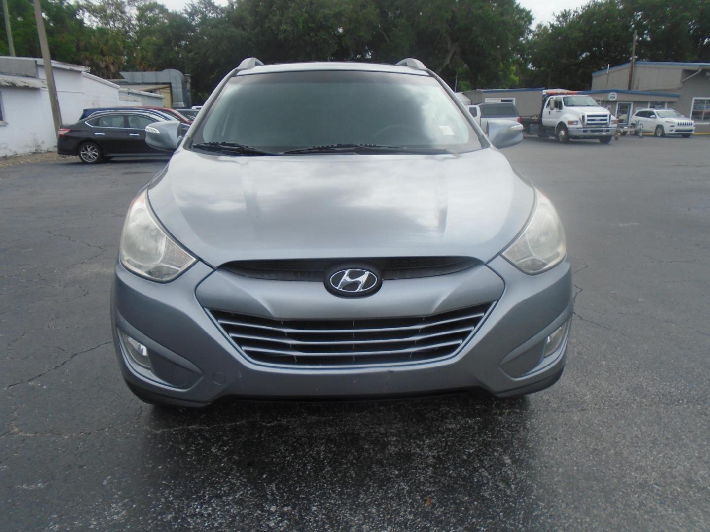 2013 SILVER /Black HYUNDAI TUCSON Limited 2WD (KM8JU3AC4DU) with an L4 2.4L engine, located at 6112 N Florida Avenue, Tampa, FL, 33604, (888) 521-5131, 27.954929, -82.459534 - Photo#1