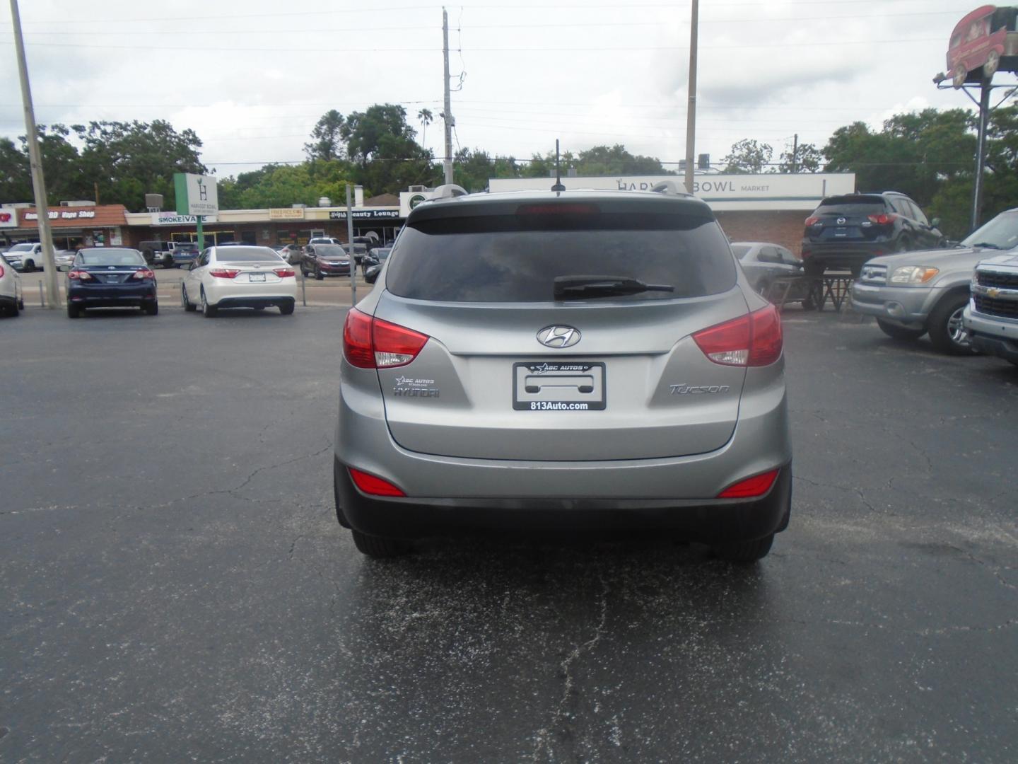 2013 SILVER /Black HYUNDAI TUCSON Limited 2WD (KM8JU3AC4DU) with an L4 2.4L engine, located at 6112 N Florida Avenue, Tampa, FL, 33604, (888) 521-5131, 27.954929, -82.459534 - Photo#3