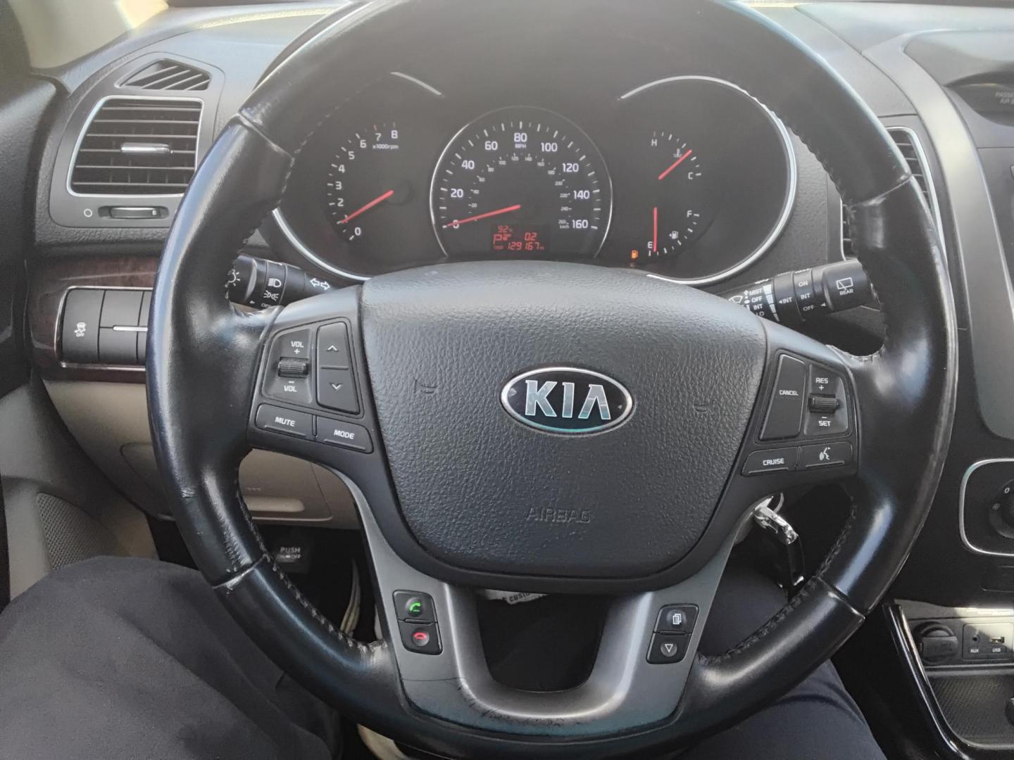 2014 Red /Tan Kia Sorento LX V6 FWD (5XYKT4A74EG) with an 4-Cyl, GDI, 2.4 Liter engine, Automatic, 6-Spd w/Overdrive and Sportmatic transmission, located at 6112 N Florida Avenue, Tampa, FL, 33604, (888) 521-5131, 27.954929, -82.459534 - 499$ down plus tax & tag. - Photo#9