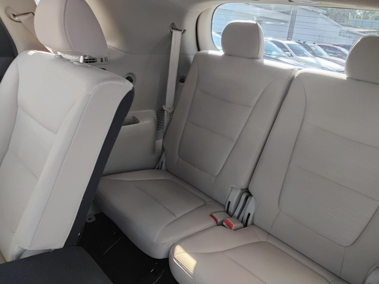 2014 Red /Tan Kia Sorento LX V6 FWD (5XYKT4A74EG) with an 4-Cyl, GDI, 2.4 Liter engine, Automatic, 6-Spd w/Overdrive and Sportmatic transmission, located at 6112 N Florida Avenue, Tampa, FL, 33604, (888) 521-5131, 27.954929, -82.459534 - 499$ down plus tax & tag. - Photo#13