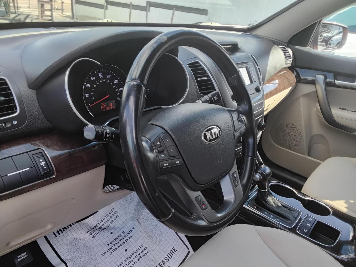 2014 Red /Tan Kia Sorento LX V6 FWD (5XYKT4A74EG) with an 4-Cyl, GDI, 2.4 Liter engine, Automatic, 6-Spd w/Overdrive and Sportmatic transmission, located at 6112 N Florida Avenue, Tampa, FL, 33604, (888) 521-5131, 27.954929, -82.459534 - 499$ down plus tax & tag. - Photo#8
