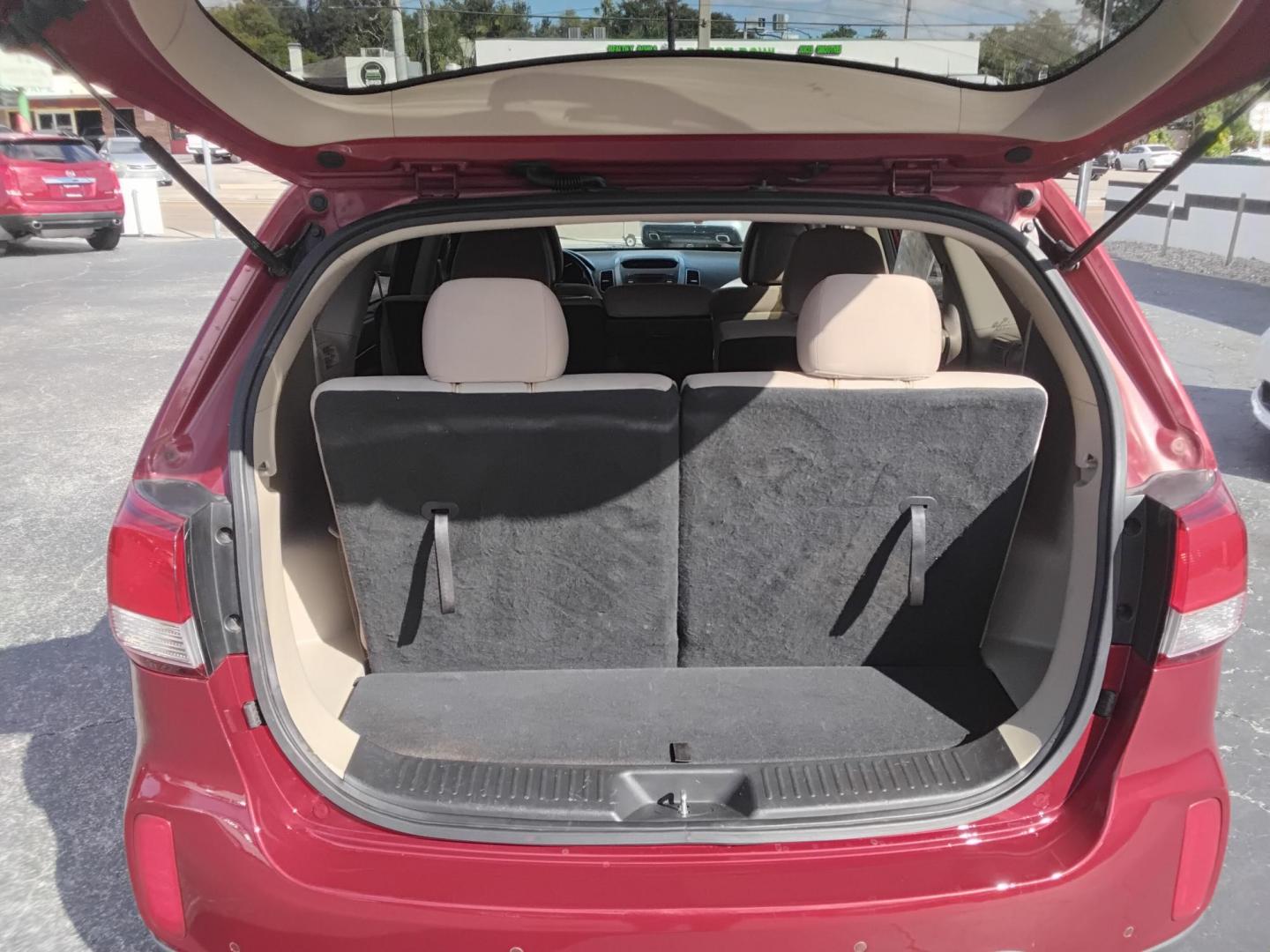 2014 Red /Tan Kia Sorento LX V6 FWD (5XYKT4A74EG) with an 4-Cyl, GDI, 2.4 Liter engine, Automatic, 6-Spd w/Overdrive and Sportmatic transmission, located at 6112 N Florida Avenue, Tampa, FL, 33604, (888) 521-5131, 27.954929, -82.459534 - 499$ down plus tax & tag. - Photo#7