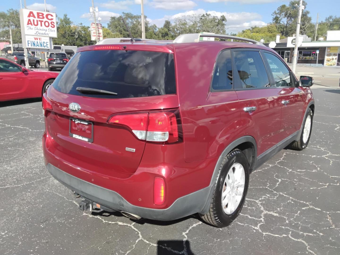 2014 Red /Tan Kia Sorento LX V6 FWD (5XYKT4A74EG) with an 4-Cyl, GDI, 2.4 Liter engine, Automatic, 6-Spd w/Overdrive and Sportmatic transmission, located at 6112 N Florida Avenue, Tampa, FL, 33604, (888) 521-5131, 27.954929, -82.459534 - 499$ down plus tax & tag. - Photo#5