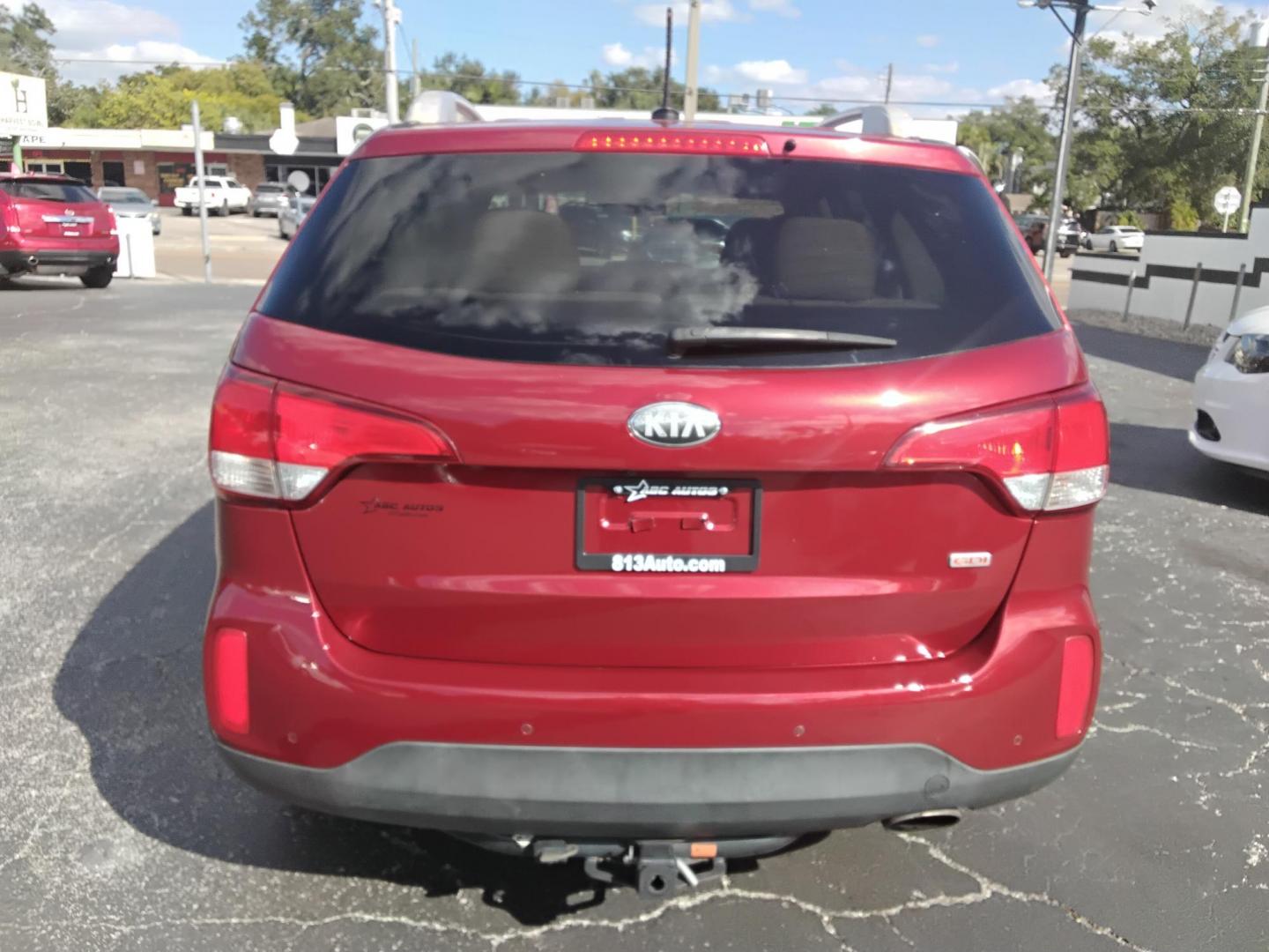 2014 Red /Tan Kia Sorento LX V6 FWD (5XYKT4A74EG) with an 4-Cyl, GDI, 2.4 Liter engine, Automatic, 6-Spd w/Overdrive and Sportmatic transmission, located at 6112 N Florida Avenue, Tampa, FL, 33604, (888) 521-5131, 27.954929, -82.459534 - 499$ down plus tax & tag. - Photo#6