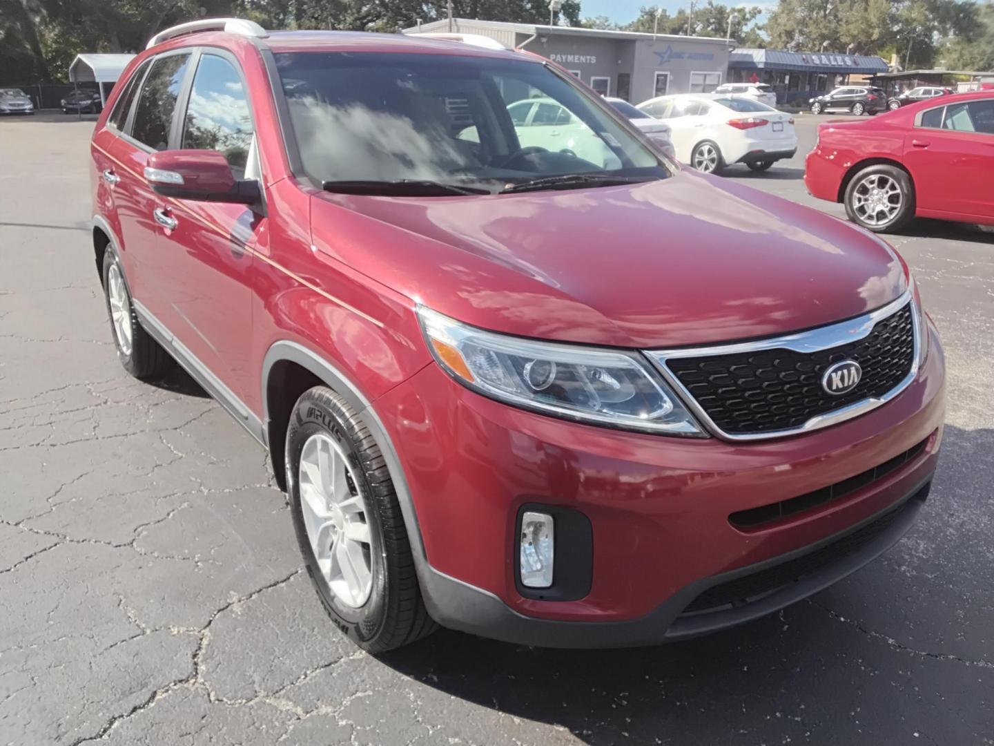 2014 Red /Tan Kia Sorento LX V6 FWD (5XYKT4A74EG) with an 4-Cyl, GDI, 2.4 Liter engine, Automatic, 6-Spd w/Overdrive and Sportmatic transmission, located at 6112 N Florida Avenue, Tampa, FL, 33604, (888) 521-5131, 27.954929, -82.459534 - 499$ down plus tax & tag. - Photo#3