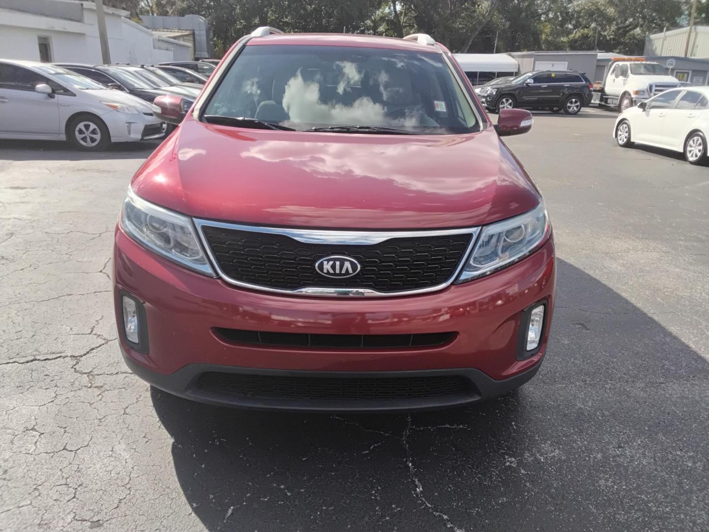 2014 Red /Tan Kia Sorento LX V6 FWD (5XYKT4A74EG) with an 4-Cyl, GDI, 2.4 Liter engine, Automatic, 6-Spd w/Overdrive and Sportmatic transmission, located at 6112 N Florida Avenue, Tampa, FL, 33604, (888) 521-5131, 27.954929, -82.459534 - 499$ down plus tax & tag. - Photo#1
