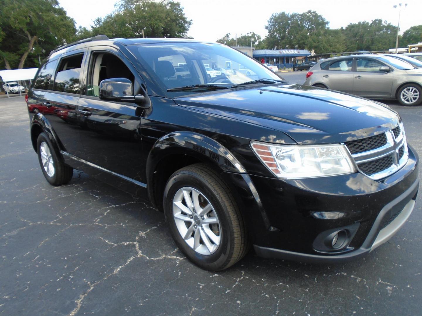 2017 BLACK /Grey DODGE JOURNEY SXT (3C4PDCBG2HT) with an V6 3.6L FFV DOHC engine, located at 6112 N Florida Avenue, Tampa, FL, 33604, (888) 521-5131, 27.954929, -82.459534 - Photo#4