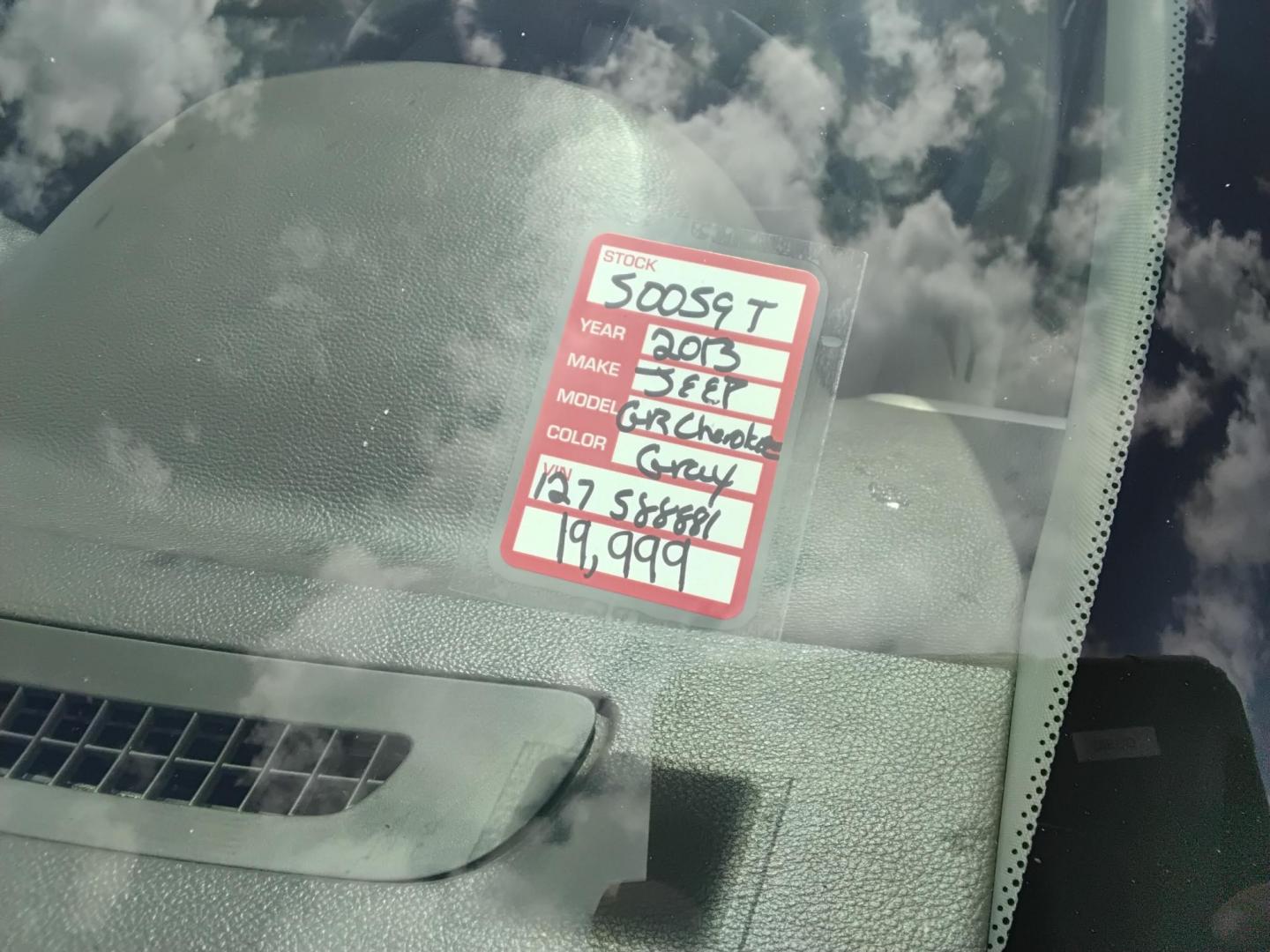 2013 SILVER /Grey Jeep Grand Cherokee Laredo 2WD (1C4RJEAG1DC) with an 3.6L V6 DOHC 24V engine, 5-Speed Automatic transmission, located at 6112 N Florida Avenue, Tampa, FL, 33604, (888) 521-5131, 27.954929, -82.459534 - $499 DOWN PLUS TAX & TAG. - Photo#10