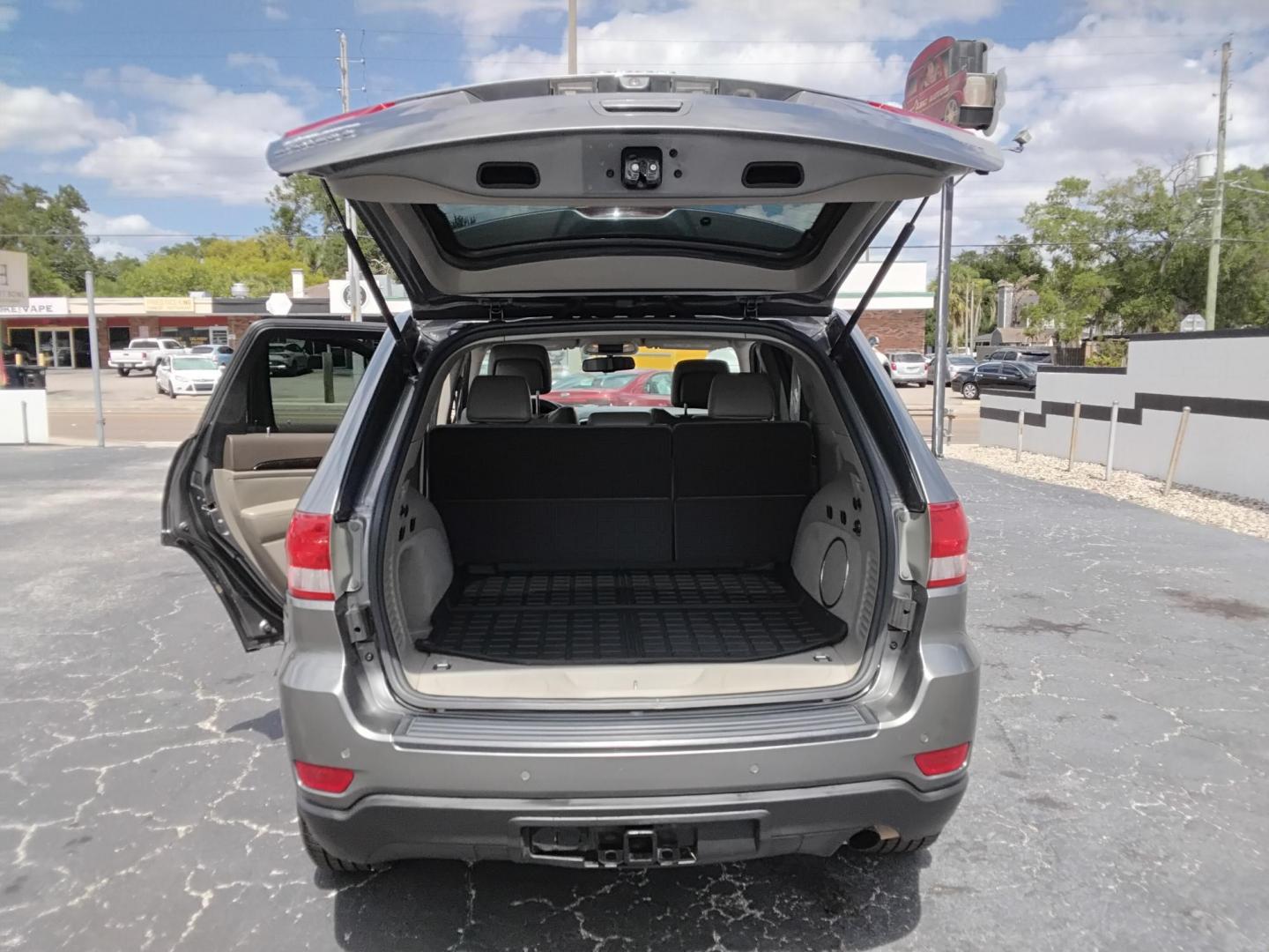 2013 SILVER /Grey Jeep Grand Cherokee Laredo 2WD (1C4RJEAG1DC) with an 3.6L V6 DOHC 24V engine, 5-Speed Automatic transmission, located at 6112 N Florida Avenue, Tampa, FL, 33604, (888) 521-5131, 27.954929, -82.459534 - $499 DOWN PLUS TAX & TAG. - Photo#4