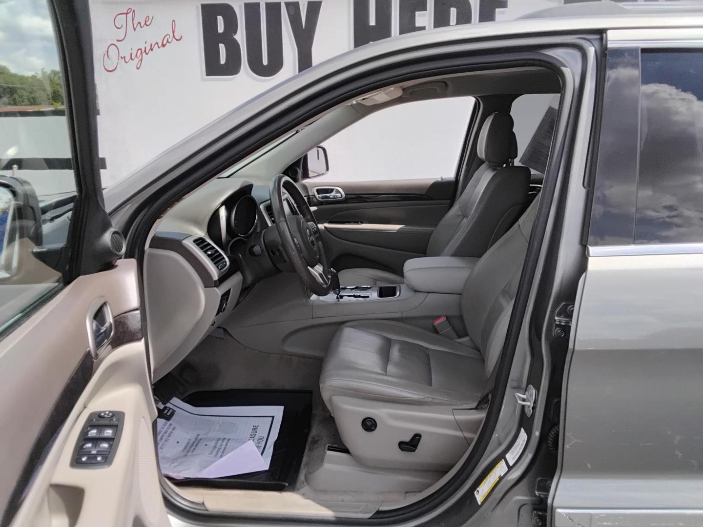 2013 SILVER /Grey Jeep Grand Cherokee Laredo 2WD (1C4RJEAG1DC) with an 3.6L V6 DOHC 24V engine, 5-Speed Automatic transmission, located at 6112 N Florida Avenue, Tampa, FL, 33604, (888) 521-5131, 27.954929, -82.459534 - $499 DOWN PLUS TAX & TAG. - Photo#7