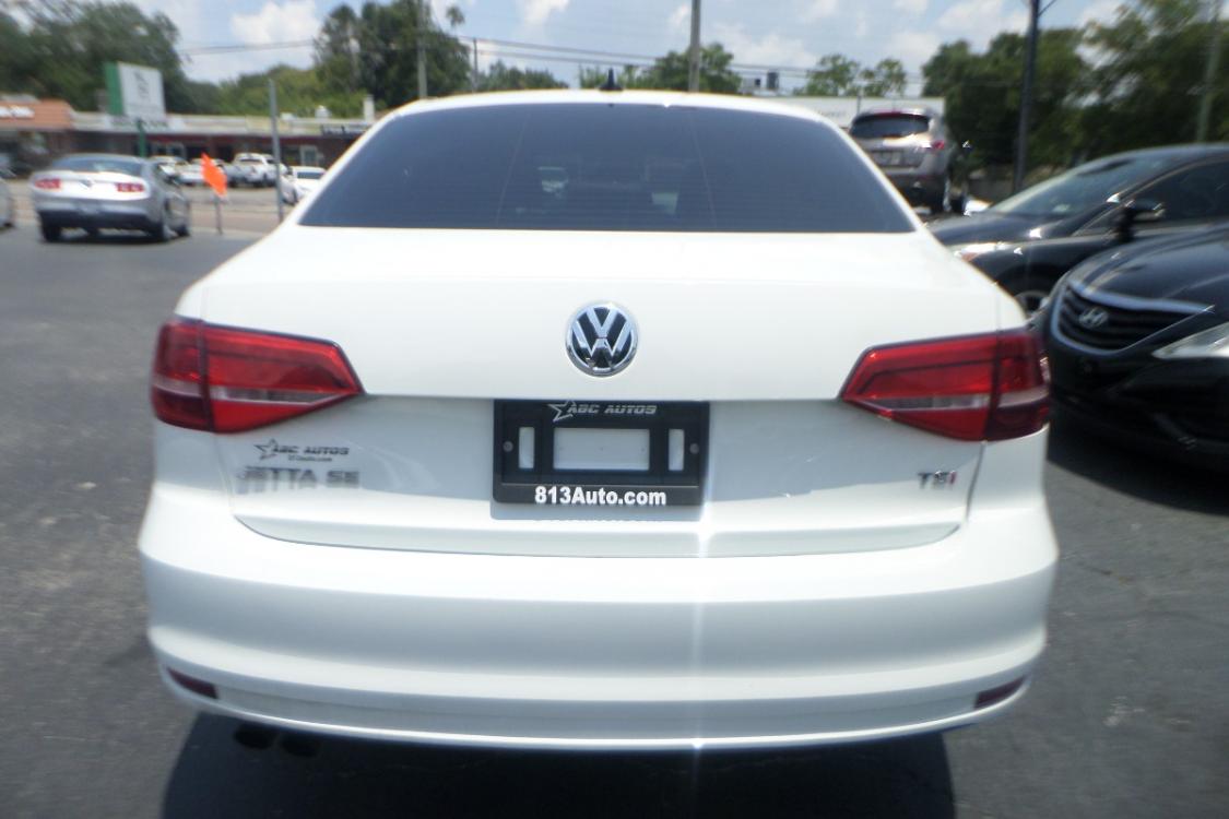2015 WHITE /Grey Volkswagen Jetta SE 5M (3VWD17AJ8FM) with an 1.8L L4 DOHC 20V engine, 5-Speed Manual transmission, located at 6112 N Florida Avenue, Tampa, FL, 33604, (888) 521-5131, 27.954929, -82.459534 - Photo #6