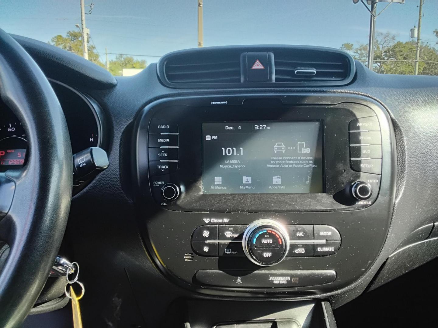 2018 White /Grey Kia Soul + (KNDJP3A59J7) with an 2.0L L4 DOHC 16V engine, 6A transmission, located at 6112 N Florida Avenue, Tampa, FL, 33604, (888) 521-5131, 27.954929, -82.459534 - $499 DOWN PLUS TAX & TAG. - Photo#9