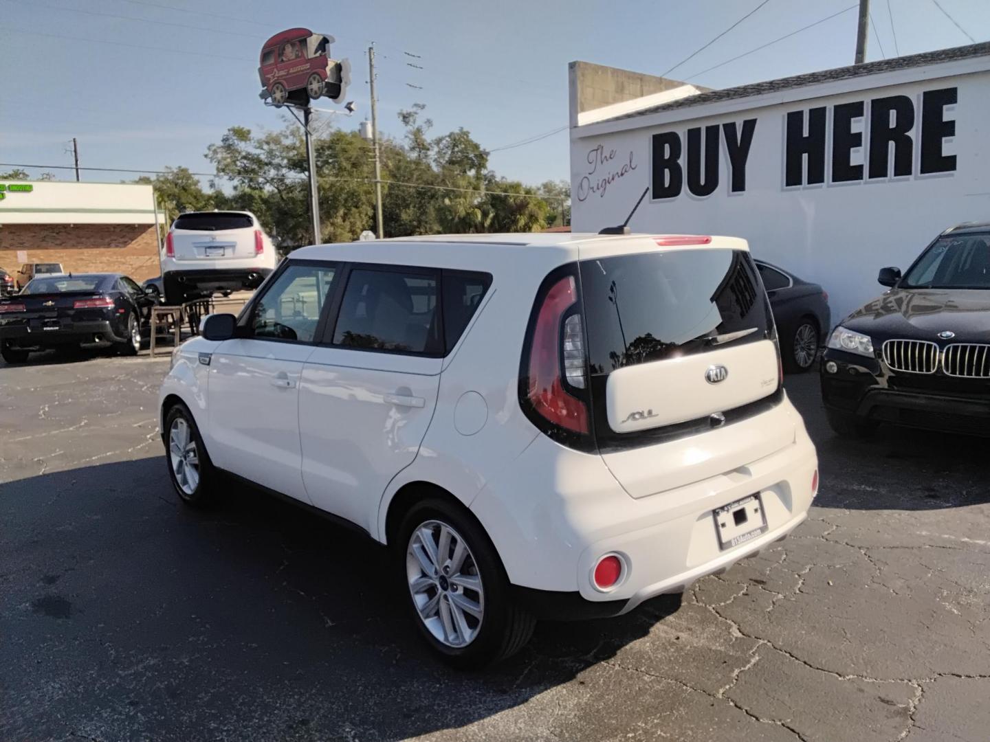 2018 White /Grey Kia Soul + (KNDJP3A59J7) with an 2.0L L4 DOHC 16V engine, 6A transmission, located at 6112 N Florida Avenue, Tampa, FL, 33604, (888) 521-5131, 27.954929, -82.459534 - $499 DOWN PLUS TAX & TAG. - Photo#5