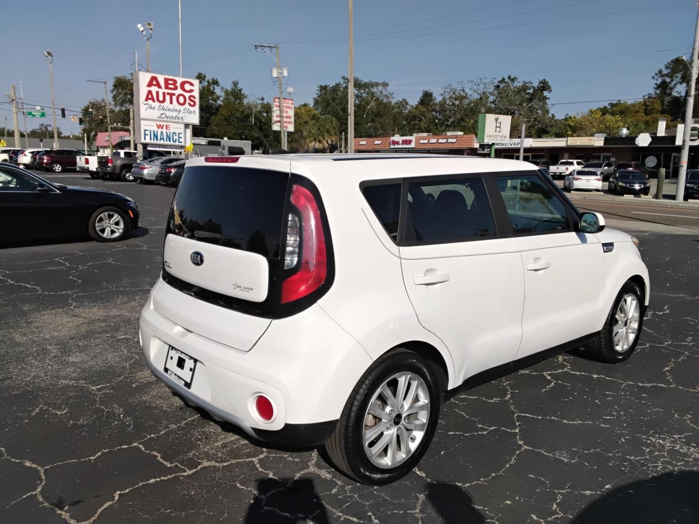2018 White /Grey Kia Soul + (KNDJP3A59J7) with an 2.0L L4 DOHC 16V engine, 6A transmission, located at 6112 N Florida Avenue, Tampa, FL, 33604, (888) 521-5131, 27.954929, -82.459534 - $499 DOWN PLUS TAX & TAG. - Photo#4