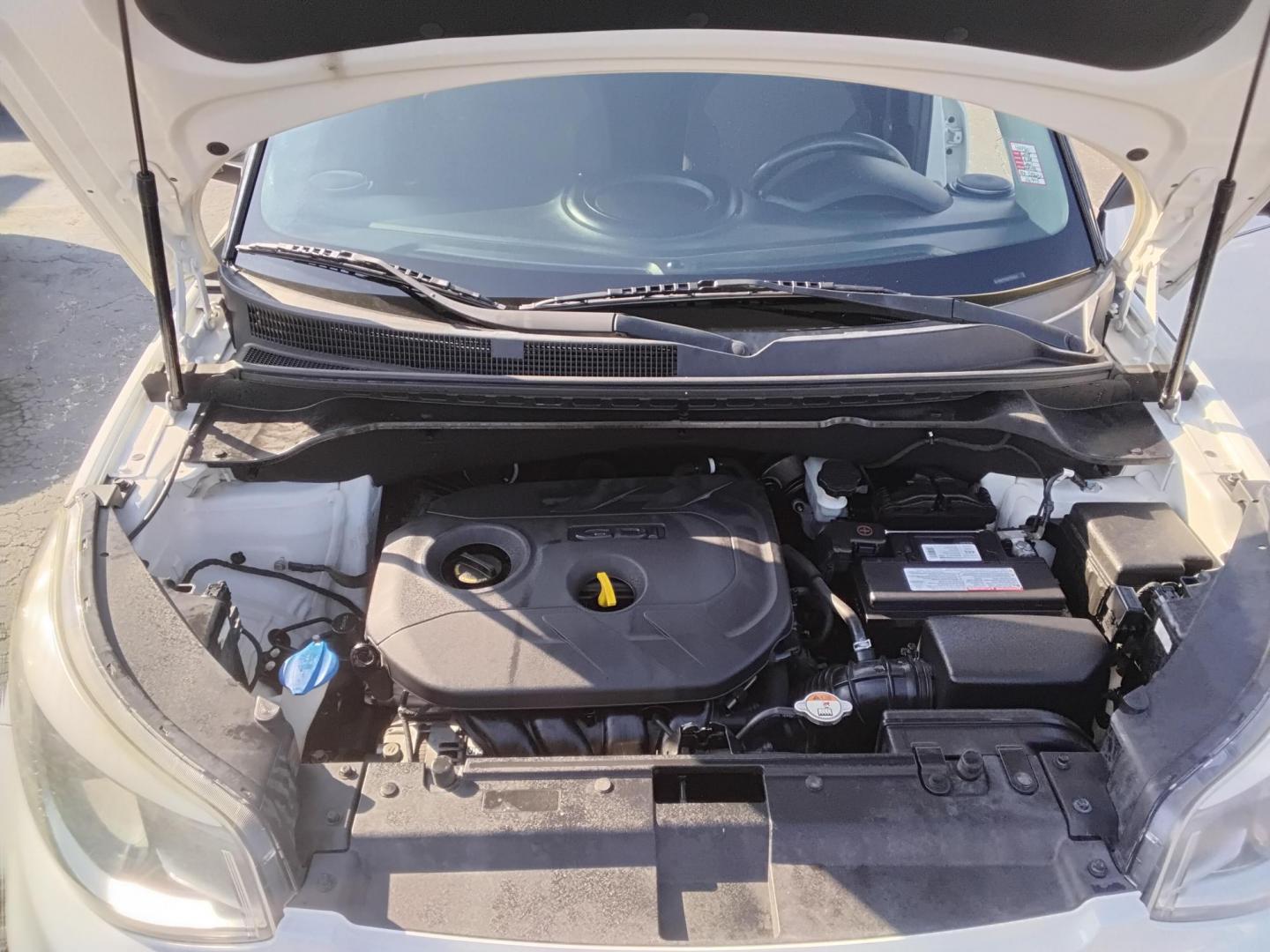 2018 White /Grey Kia Soul + (KNDJP3A59J7) with an 2.0L L4 DOHC 16V engine, 6A transmission, located at 6112 N Florida Avenue, Tampa, FL, 33604, (888) 521-5131, 27.954929, -82.459534 - $499 DOWN PLUS TAX & TAG. - Photo#13