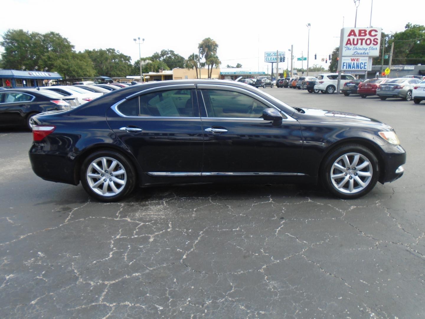 2008 Lexus LS 460 Luxury Sedan (JTHBL46F085) with an 4.6L V8 DOHC 32V engine, 8-Speed Automatic Overdrive transmission, located at 6112 N Florida Avenue, Tampa, FL, 33604, (888) 521-5131, 27.954929, -82.459534 - Photo#2