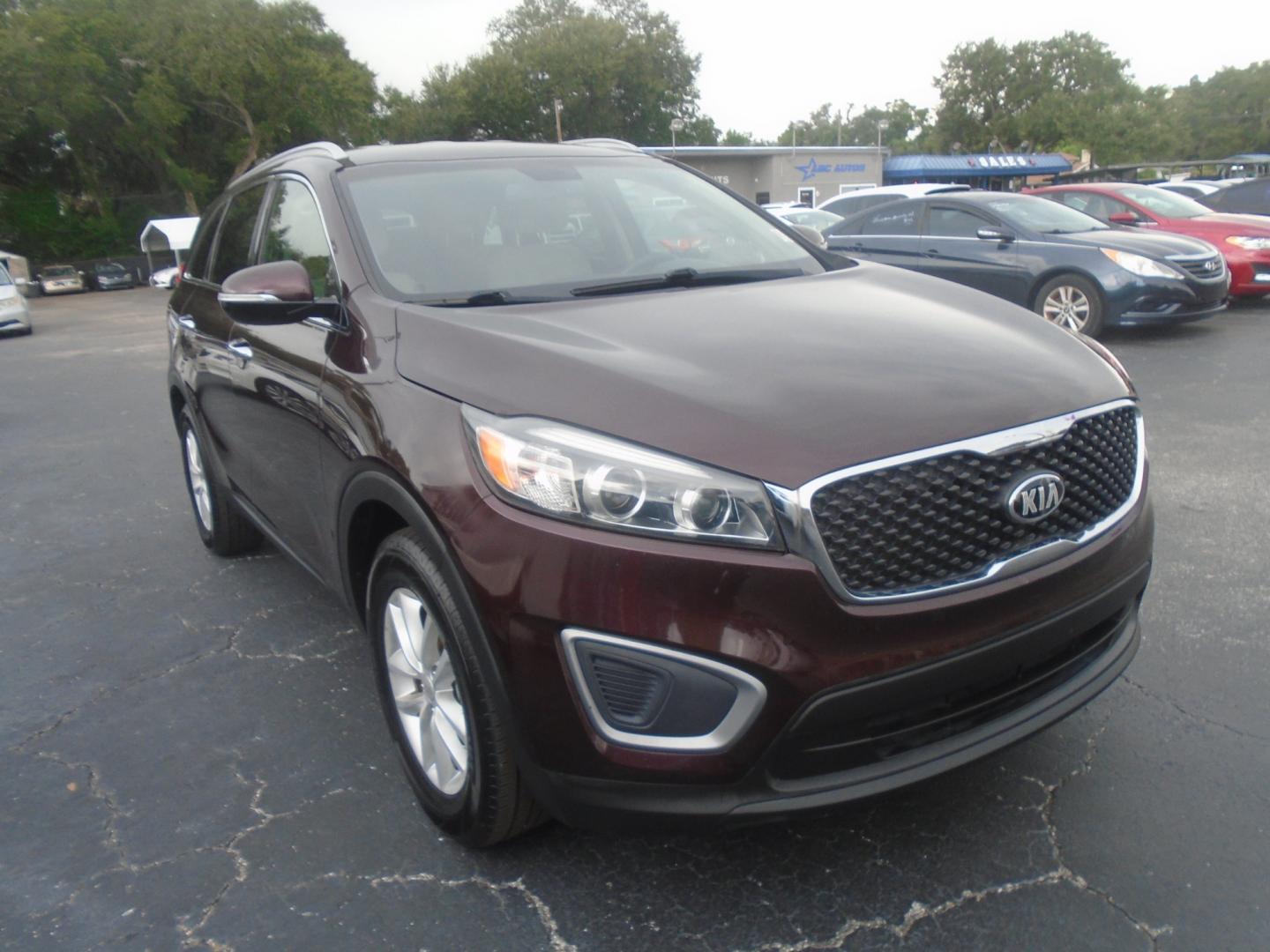 2016 Kia Sorento LX 2WD (5XYPG4A35GG) with an 2.4L L4 DOHC 16V engine, 6-Speed Automatic transmission, located at 6112 N Florida Avenue, Tampa, FL, 33604, (888) 521-5131, 27.954929, -82.459534 - Photo#2