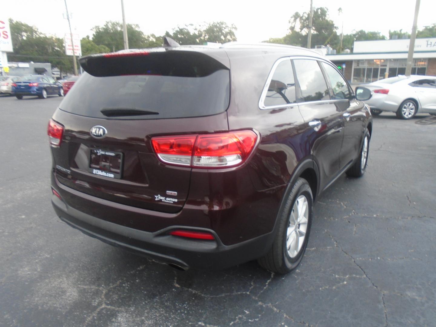 2016 Kia Sorento LX 2WD (5XYPG4A35GG) with an 2.4L L4 DOHC 16V engine, 6-Speed Automatic transmission, located at 6112 N Florida Avenue, Tampa, FL, 33604, (888) 521-5131, 27.954929, -82.459534 - Photo#5