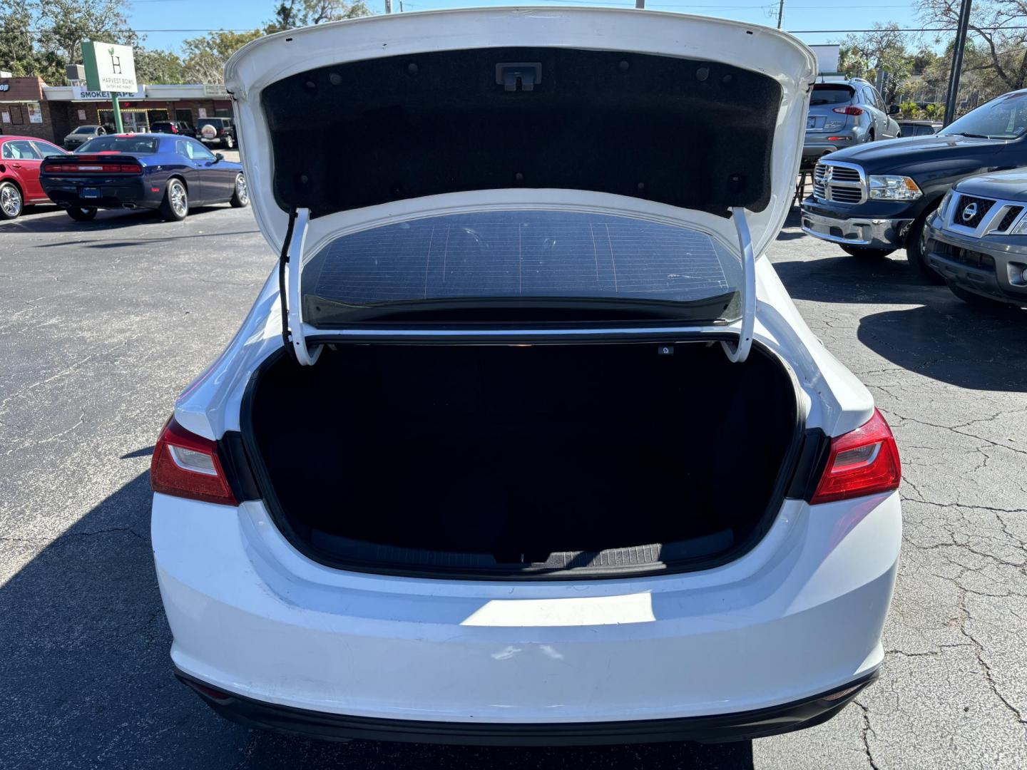 2018 Chevrolet Malibu LT (1G1ZD5ST9JF) with an 1.5L L4 DOHC 16V engine, 6A transmission, located at 6112 N Florida Avenue, Tampa, FL, 33604, (888) 521-5131, 27.954929, -82.459534 - Photo#4