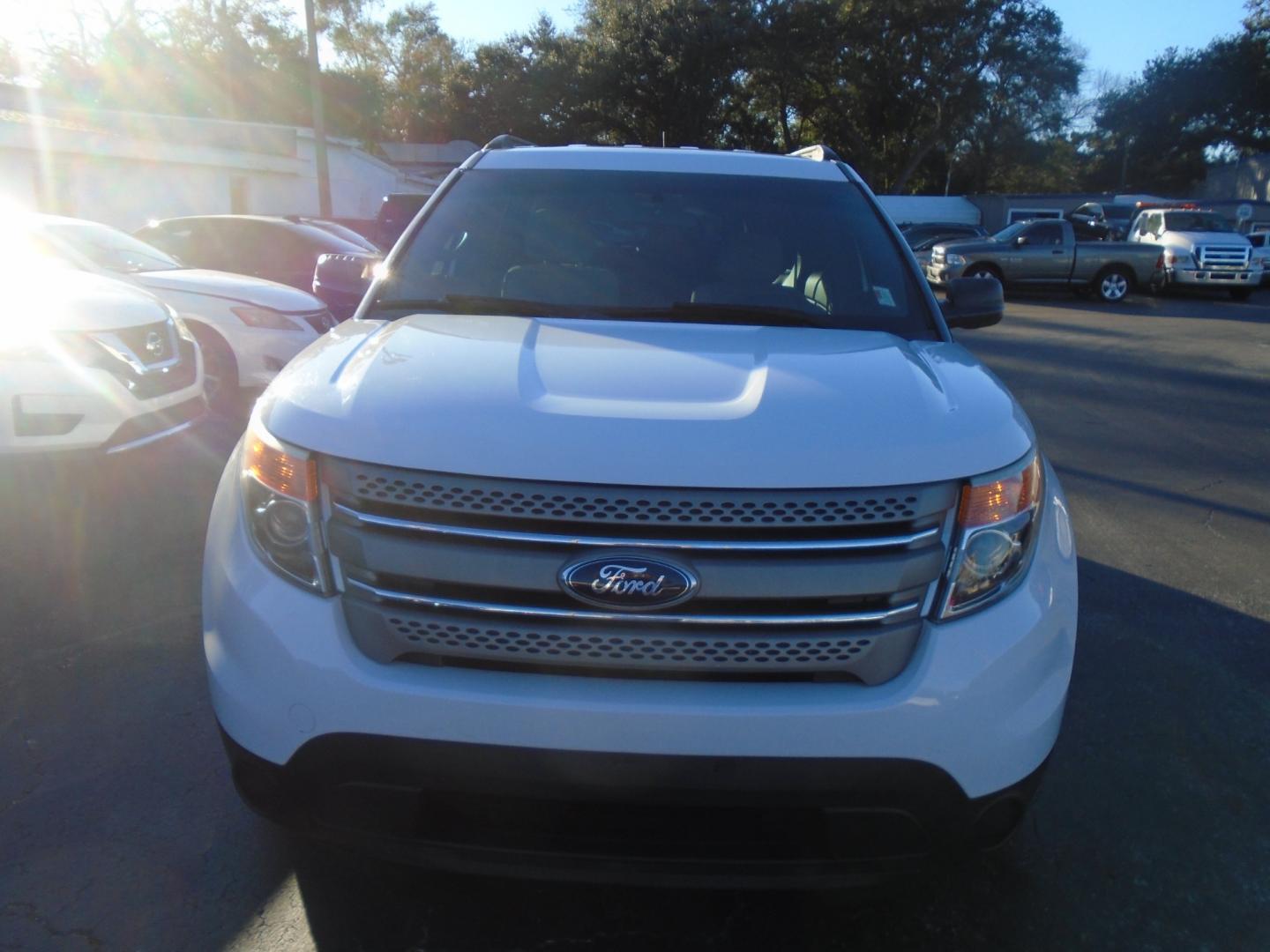 2014 Ford Explorer Base 4WD (1FM5K8B88EG) with an 3.5L V6 DOHC 24V engine, 6-Speed Automatic transmission, located at 6112 N Florida Avenue, Tampa, FL, 33604, (888) 521-5131, 27.954929, -82.459534 - Photo#1